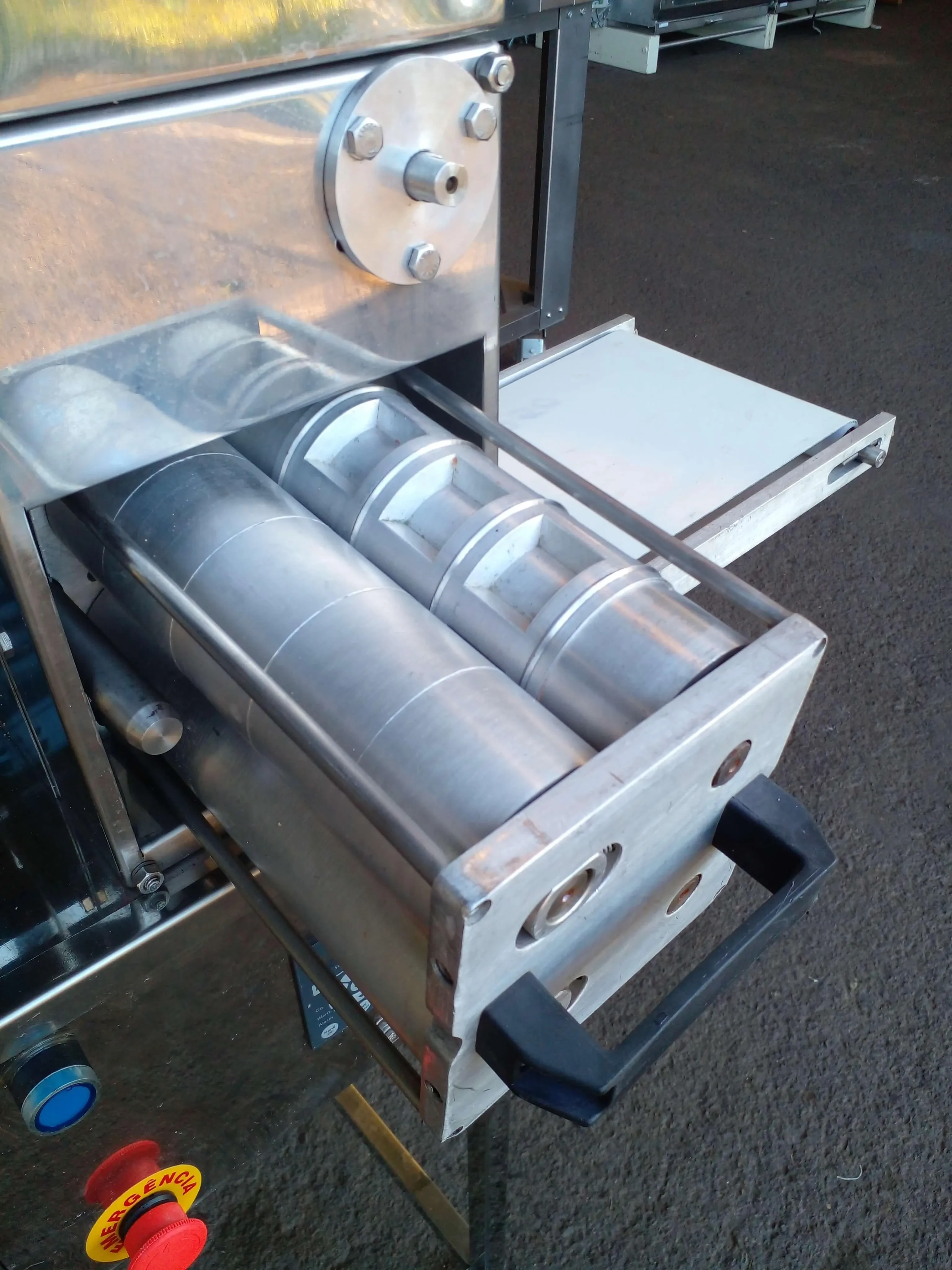 formadora-recheadora-de-pastel-e-ravioli-120-kg-h-marca-indiana