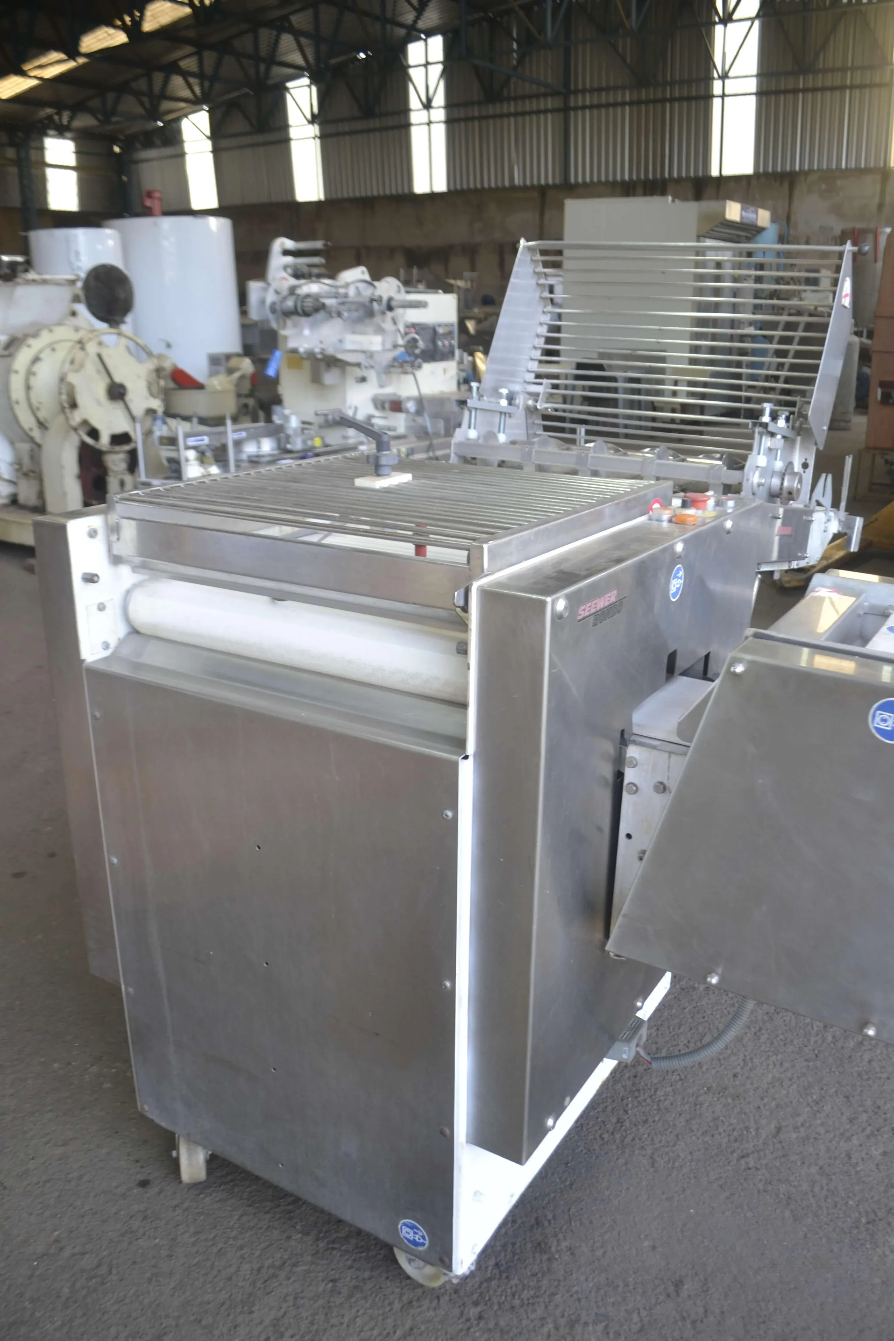 cortadora-e-enroladora-de-croissant-marca-rondo