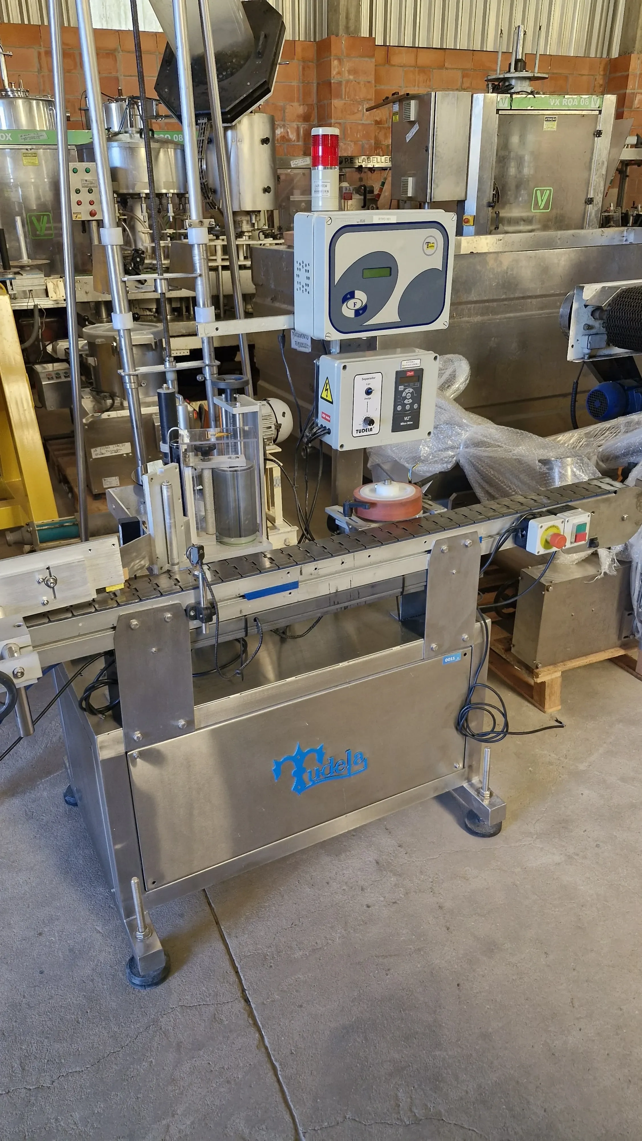 rotuladora-autoadesiva-para-frascos-cilin