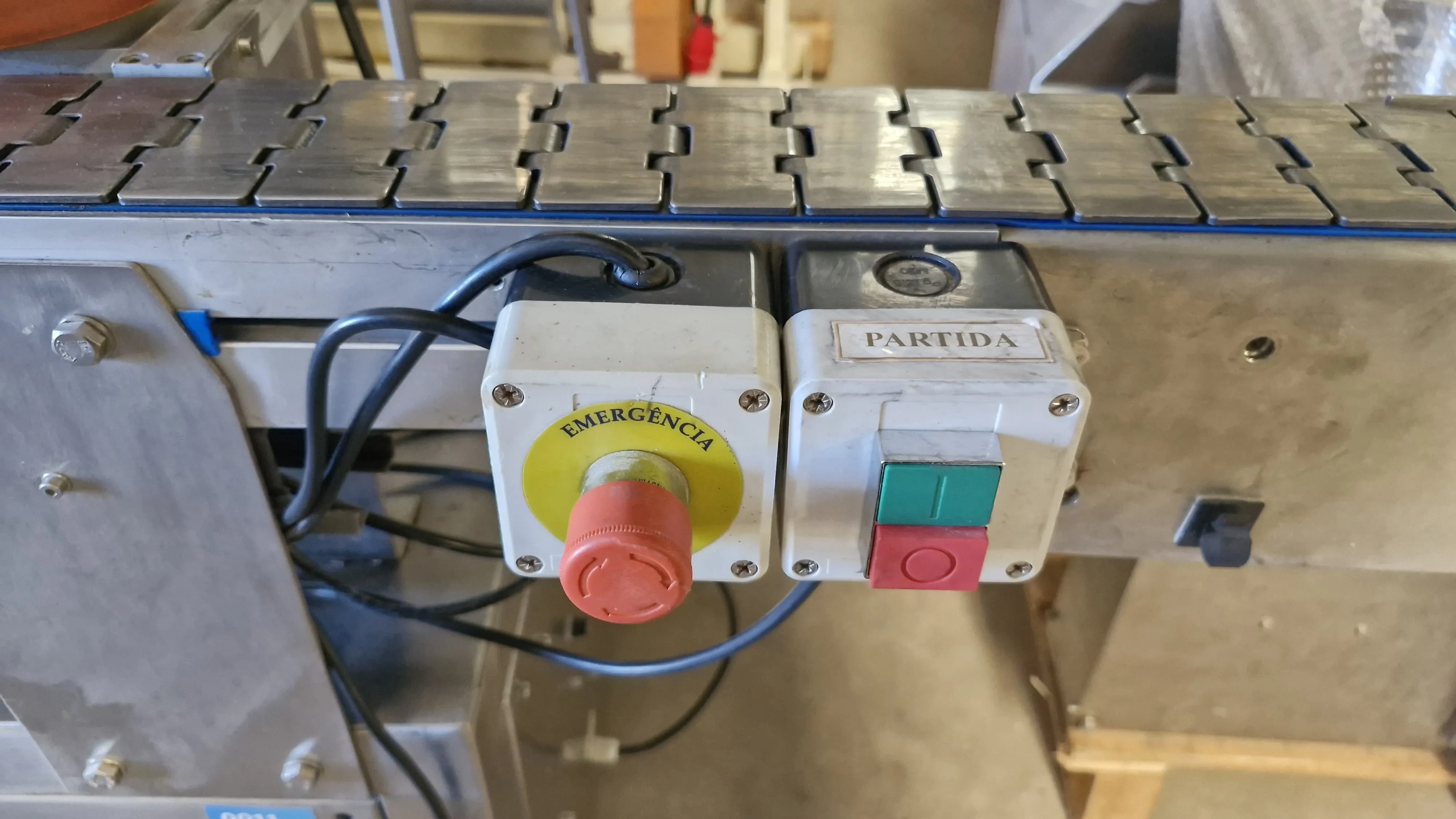 rotuladora-autoadesiva-para-frascos-cilin