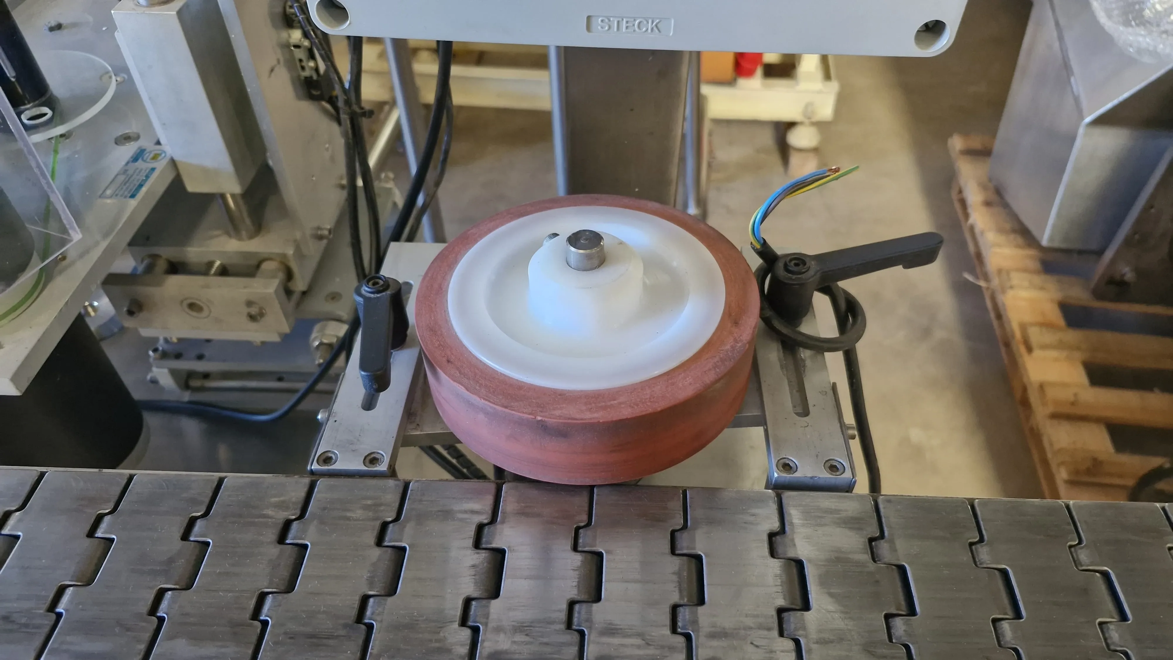 rotuladora-autoadesiva-para-frascos-cilin