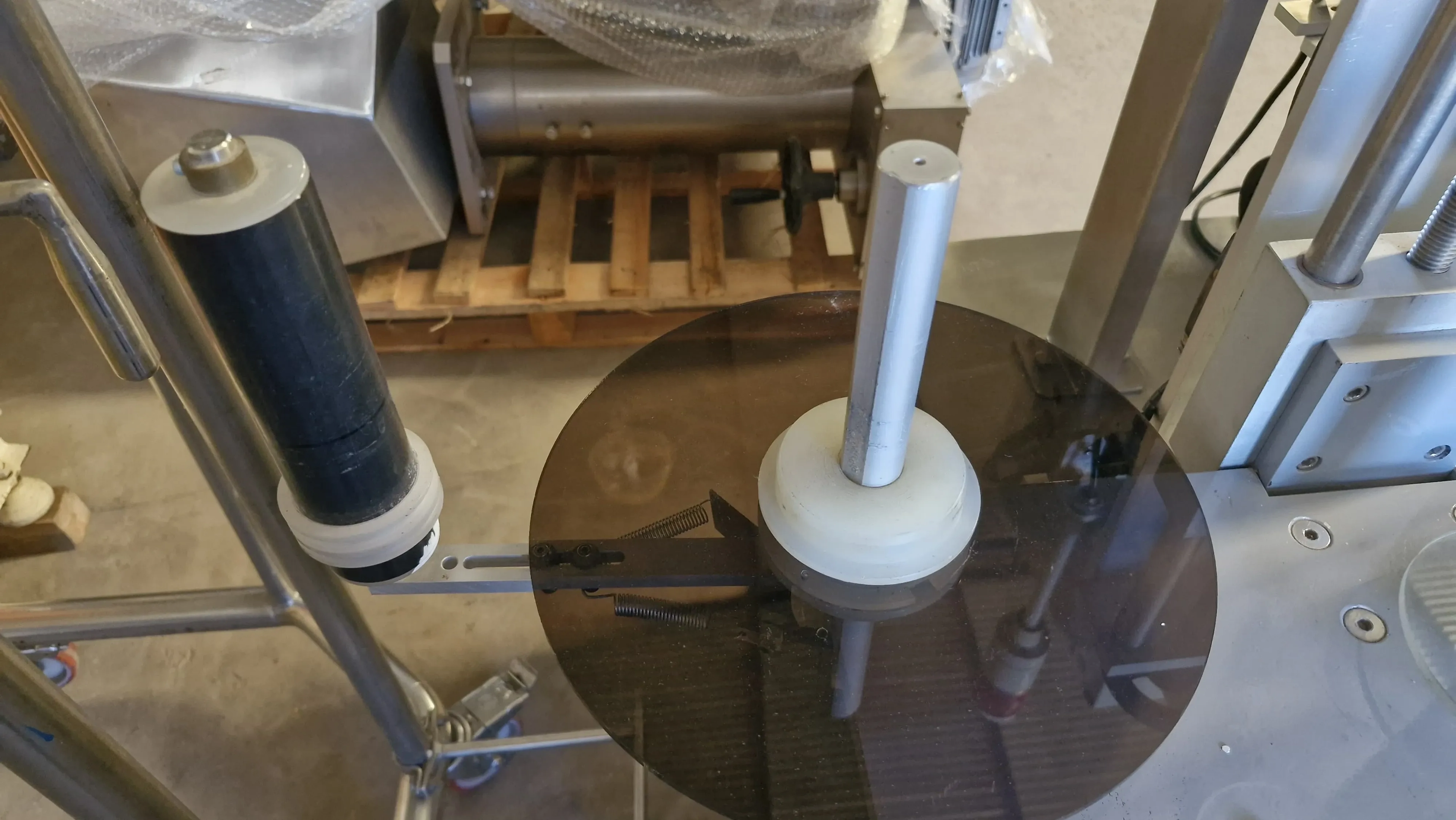 rotuladora-autoadesiva-para-frascos-cilin