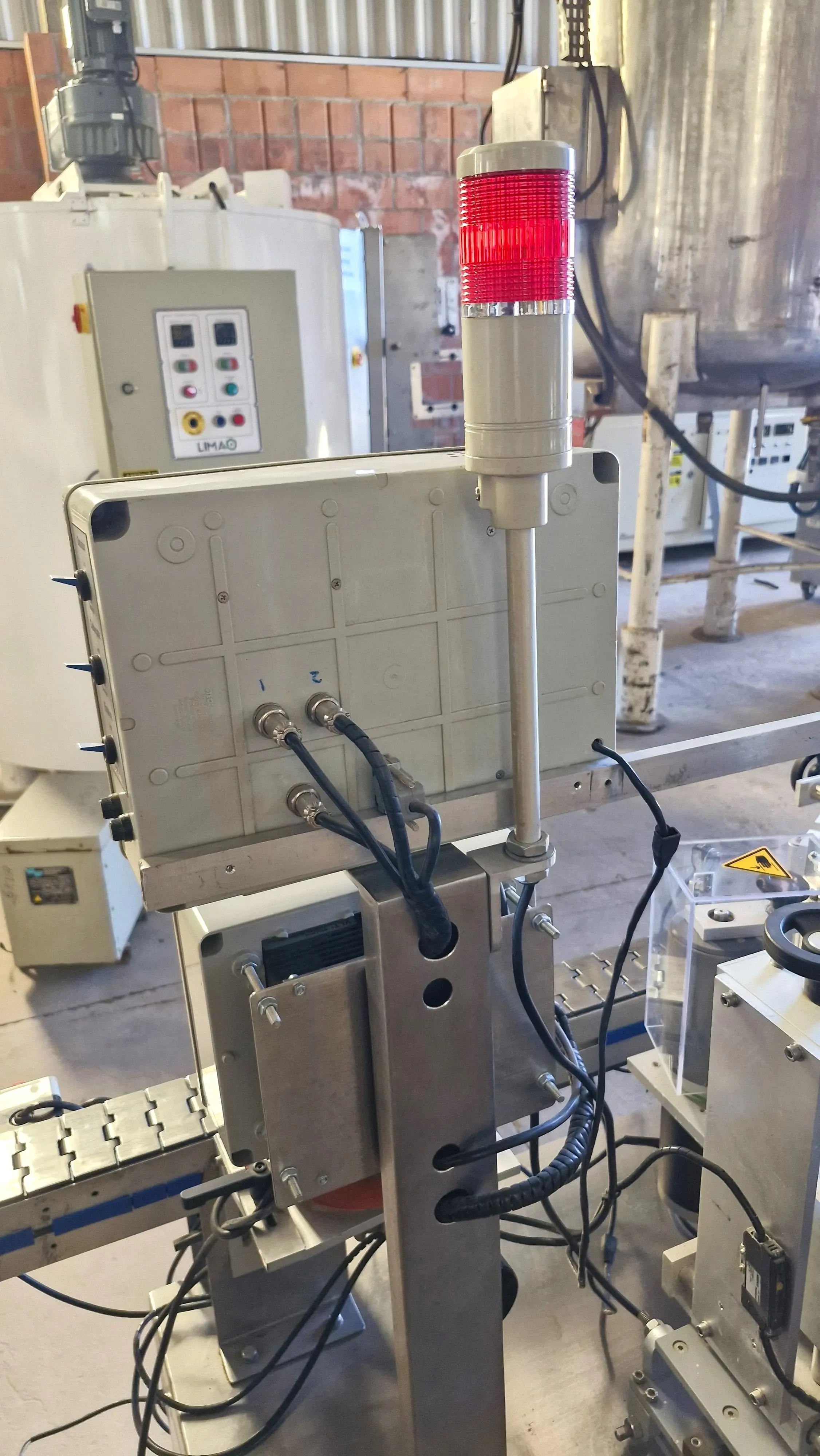 rotuladora-autoadesiva-para-frascos-cilin