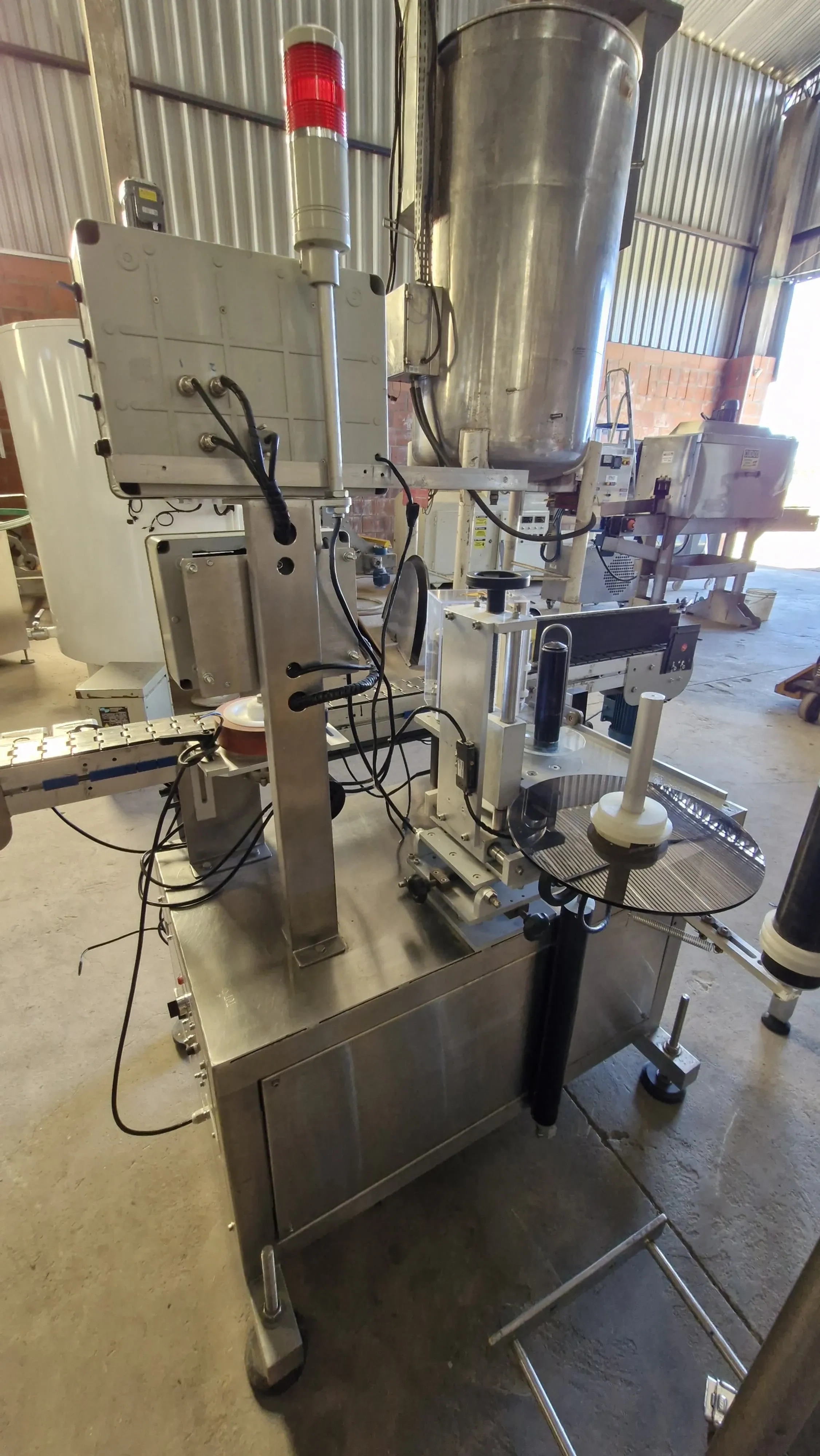 rotuladora-autoadesiva-para-frascos-cilin