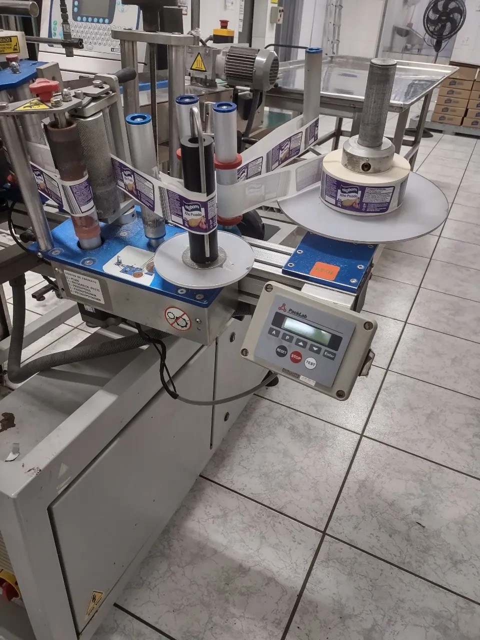 para-frasco-cilindrico-auto-adesivo-p-e-marca-latina-labelers