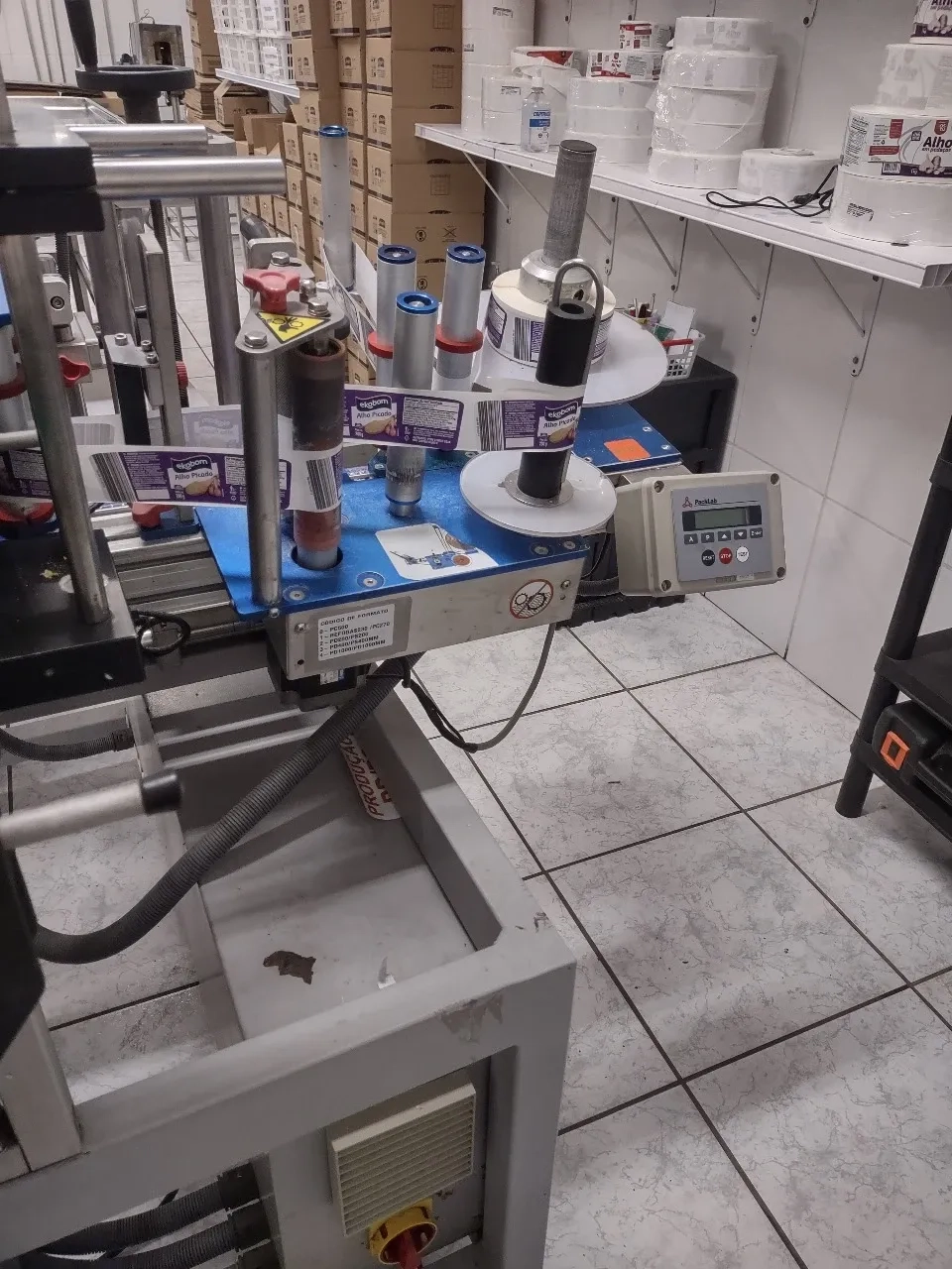 para-frasco-cilindrico-auto-adesivo-p-e-marca-latina-labelers