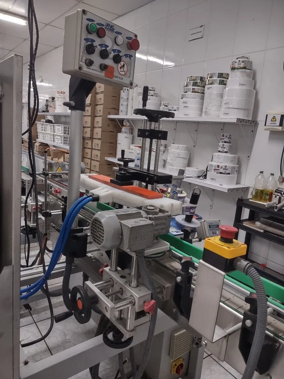 para-frasco-cilindrico-auto-adesivo-p-e-marca-latina-labelers