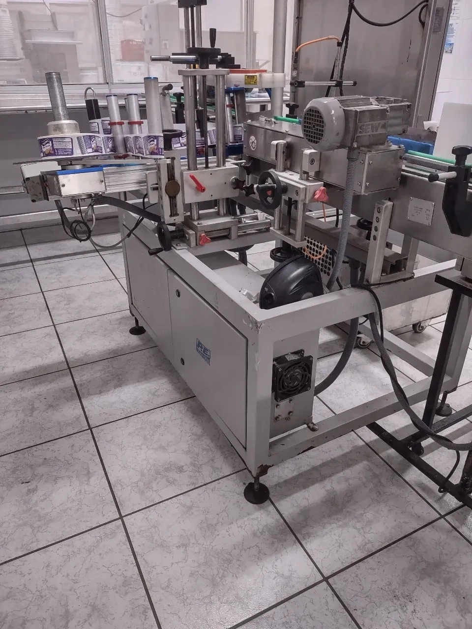 para-frasco-cilindrico-auto-adesivo-p-e-marca-latina-labelers