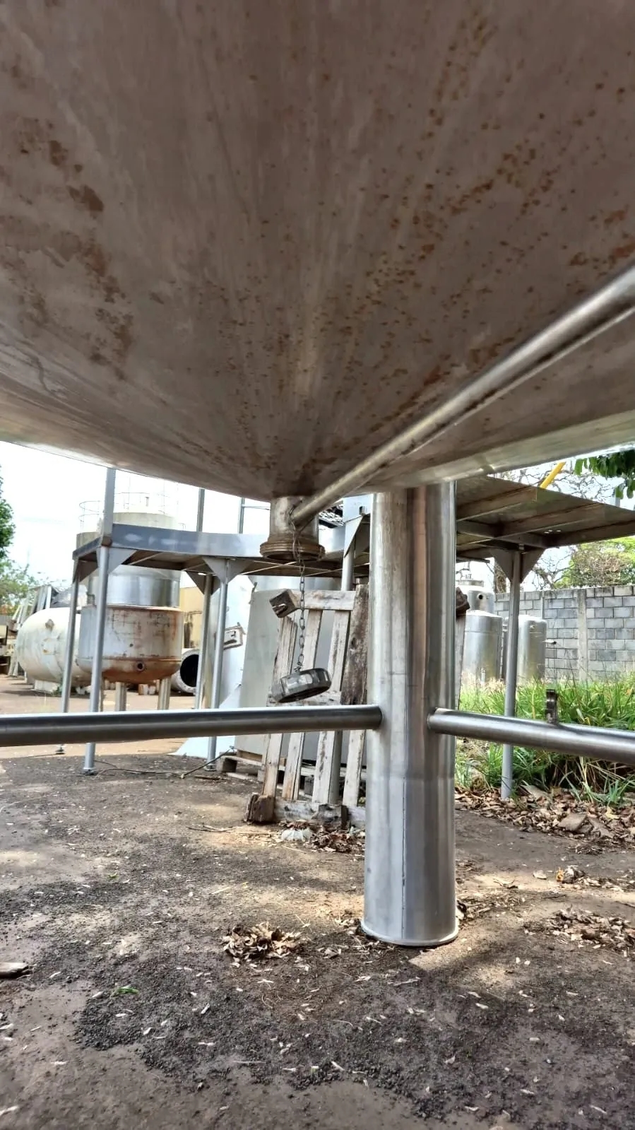 tanque-de-armazenamento-em-aco-inox-capacidade-30000-litros-com-escada