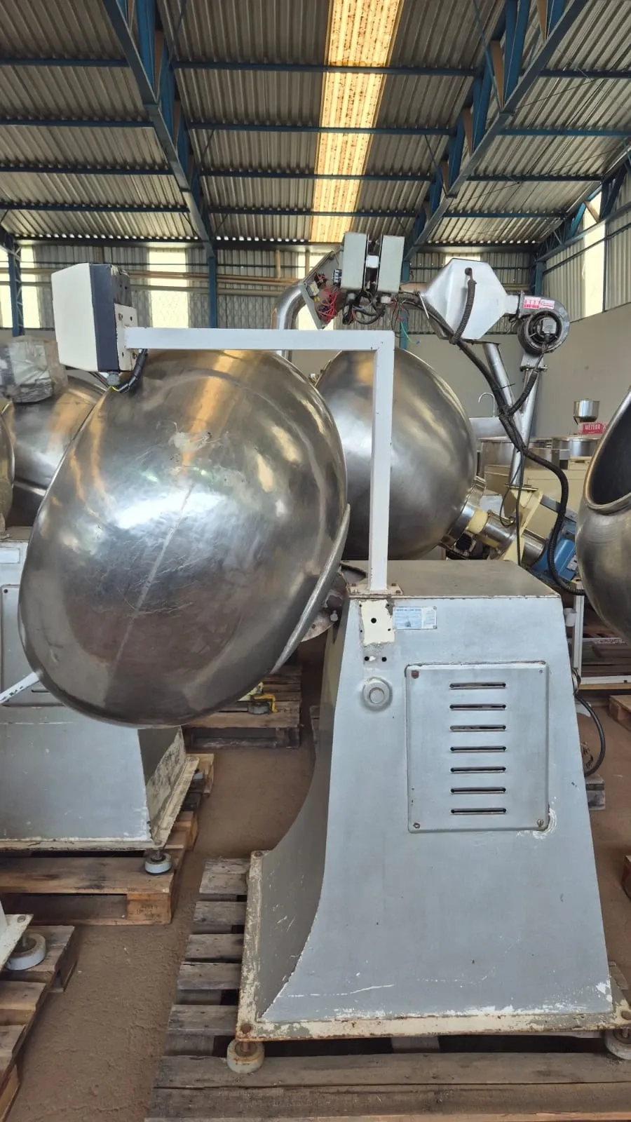 lote-de-dez-drageadeiras-em-aco-inox-com-capacidades-entre-150-e-350-litros