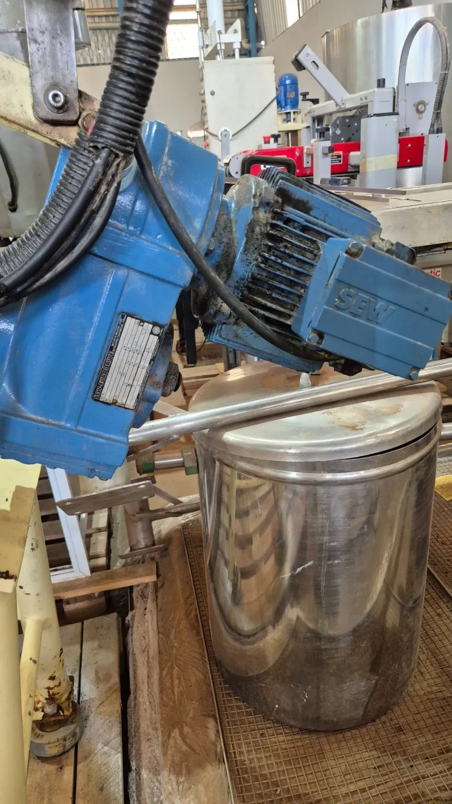 drageadeira-com-aletas-internas-e-insuflador-de-ar-quente