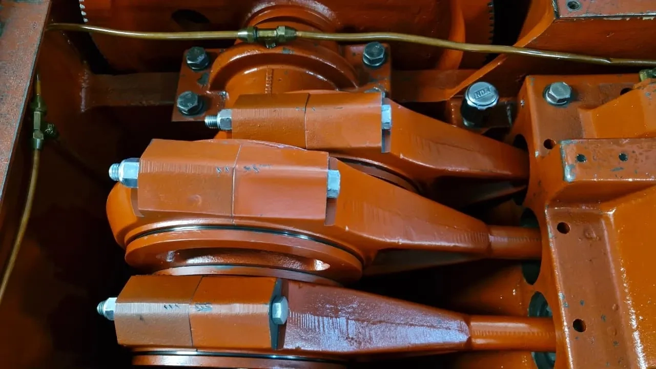 homogeneizador-alta-pressao-capacidade-6000-litros-gaulin