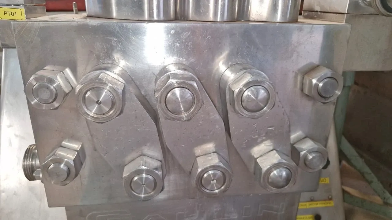 homogeneizador-alta-pressao-capacidade-6000-litros-gaulin