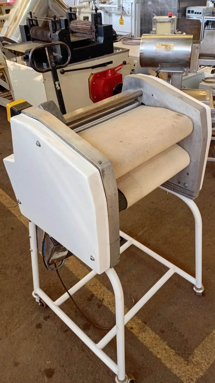 modeladora-de-paes-marca-mac-forno