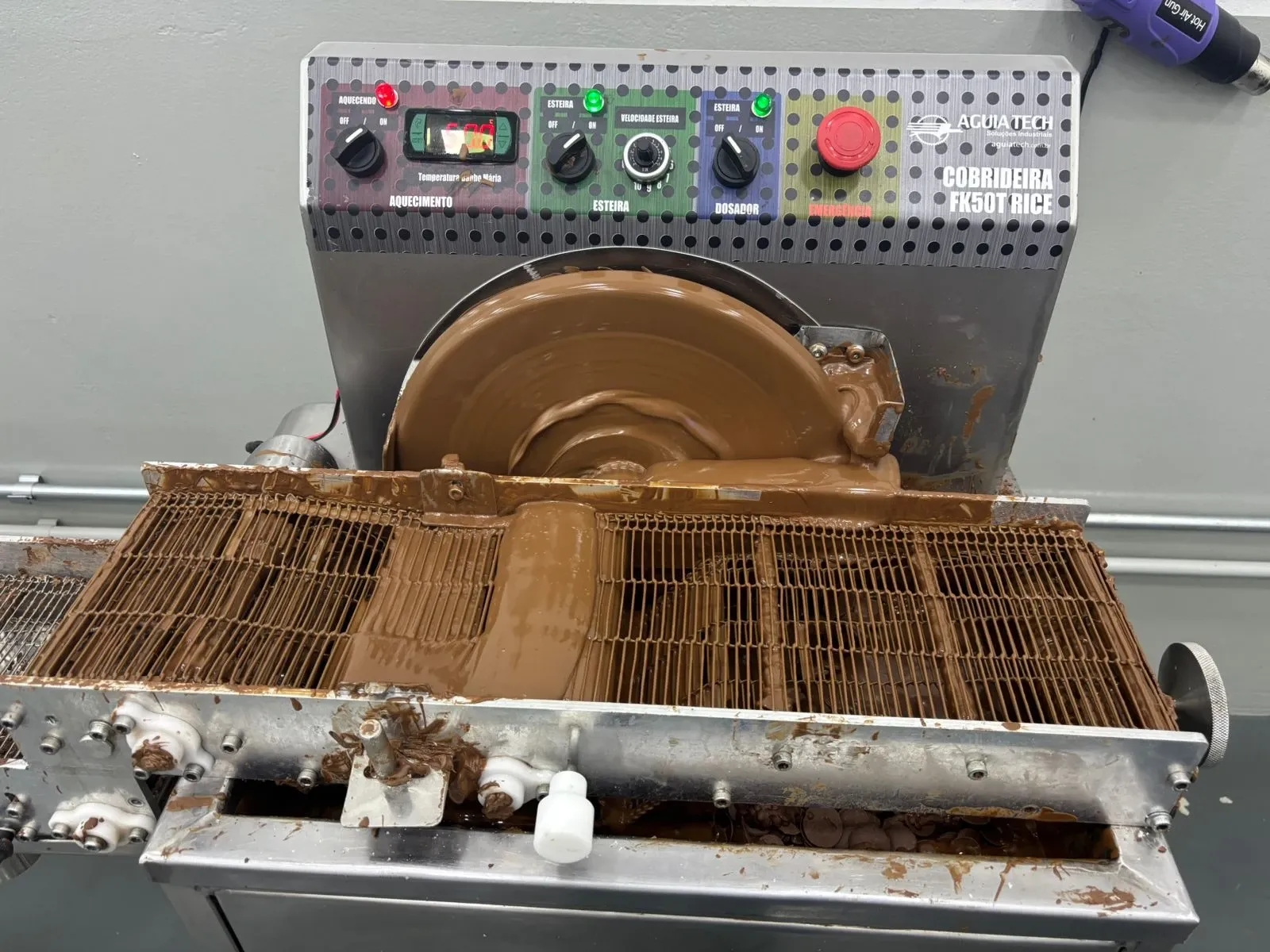 cobrideira-e-tunel-de-resfriamento-de-chocolate-coberturas-aguiatech
