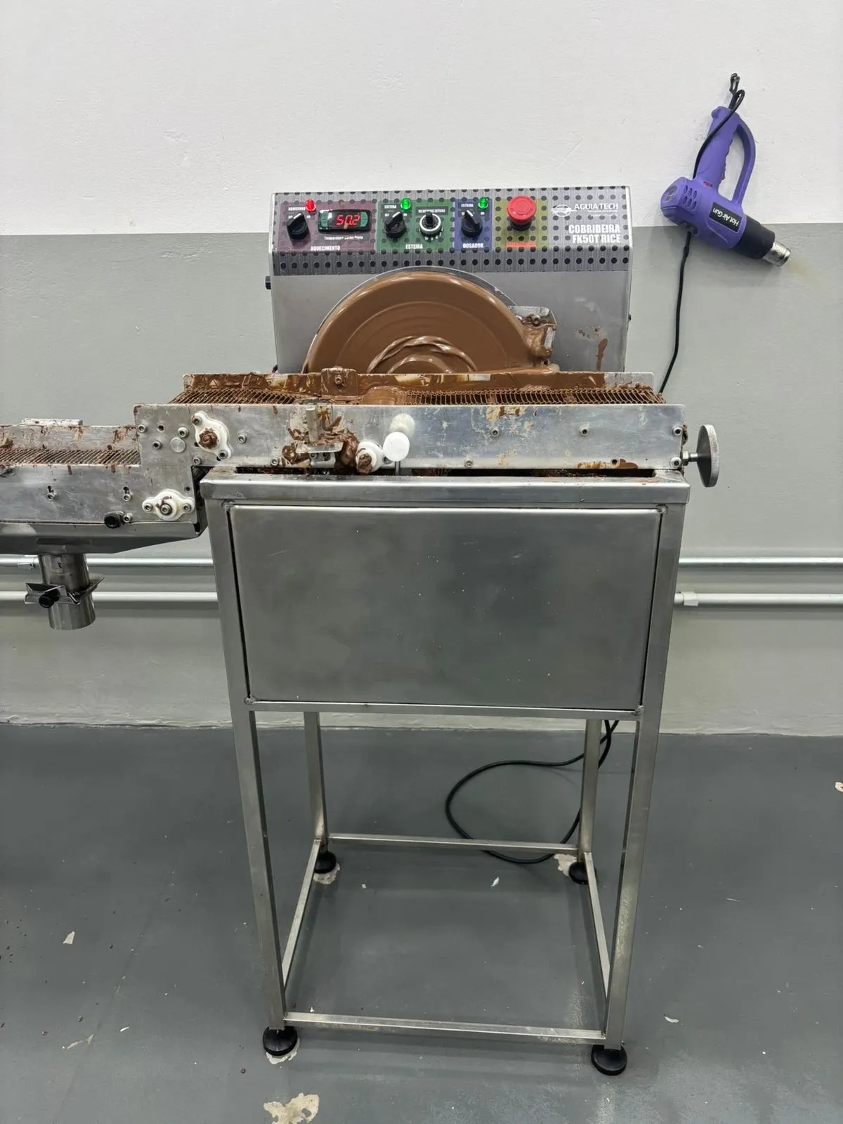 cobrideira-e-tunel-de-resfriamento-de-chocolate-coberturas-aguiatech