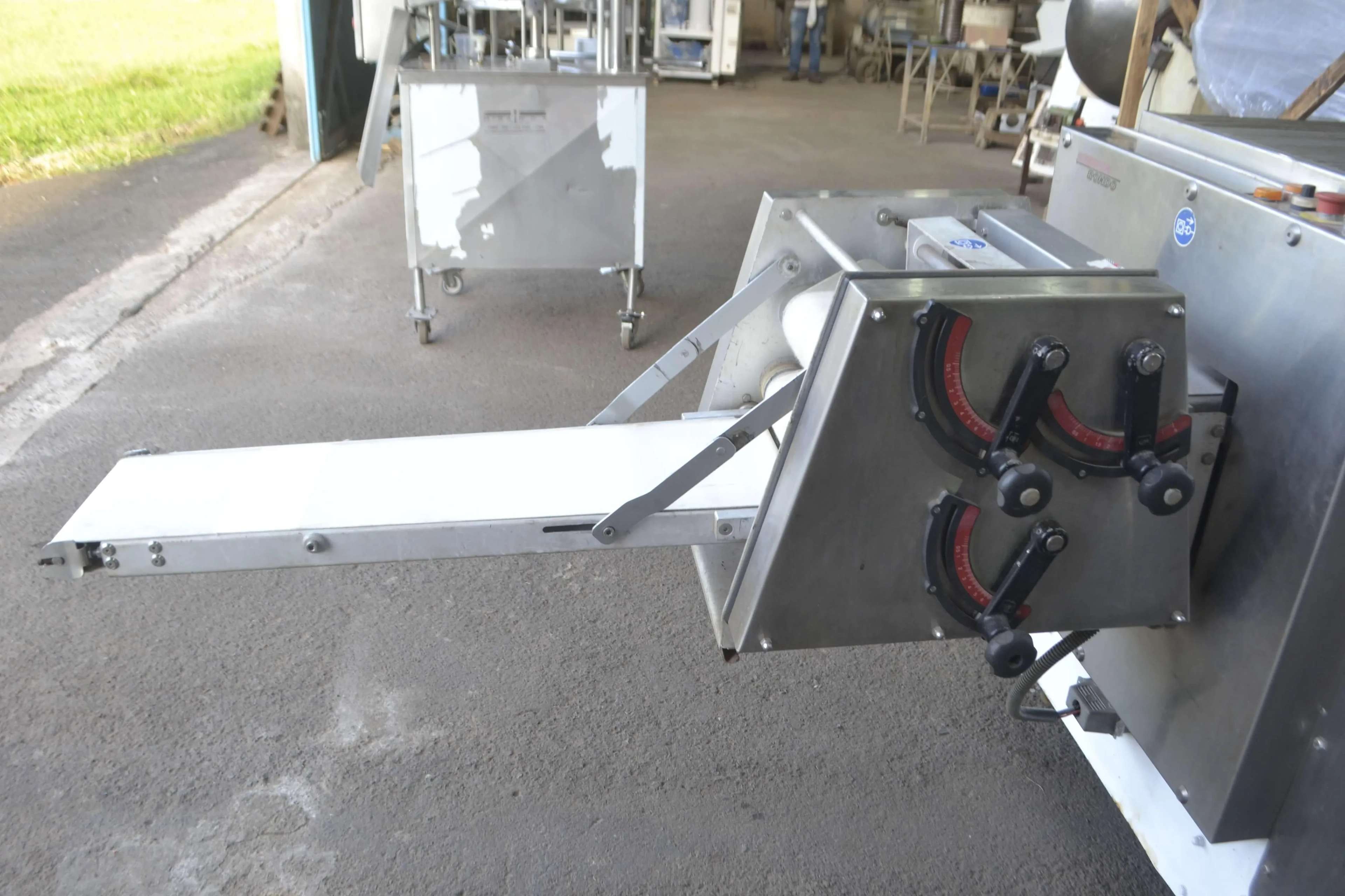 cortadora-e-enroladora-de-croissant-marca-rondo