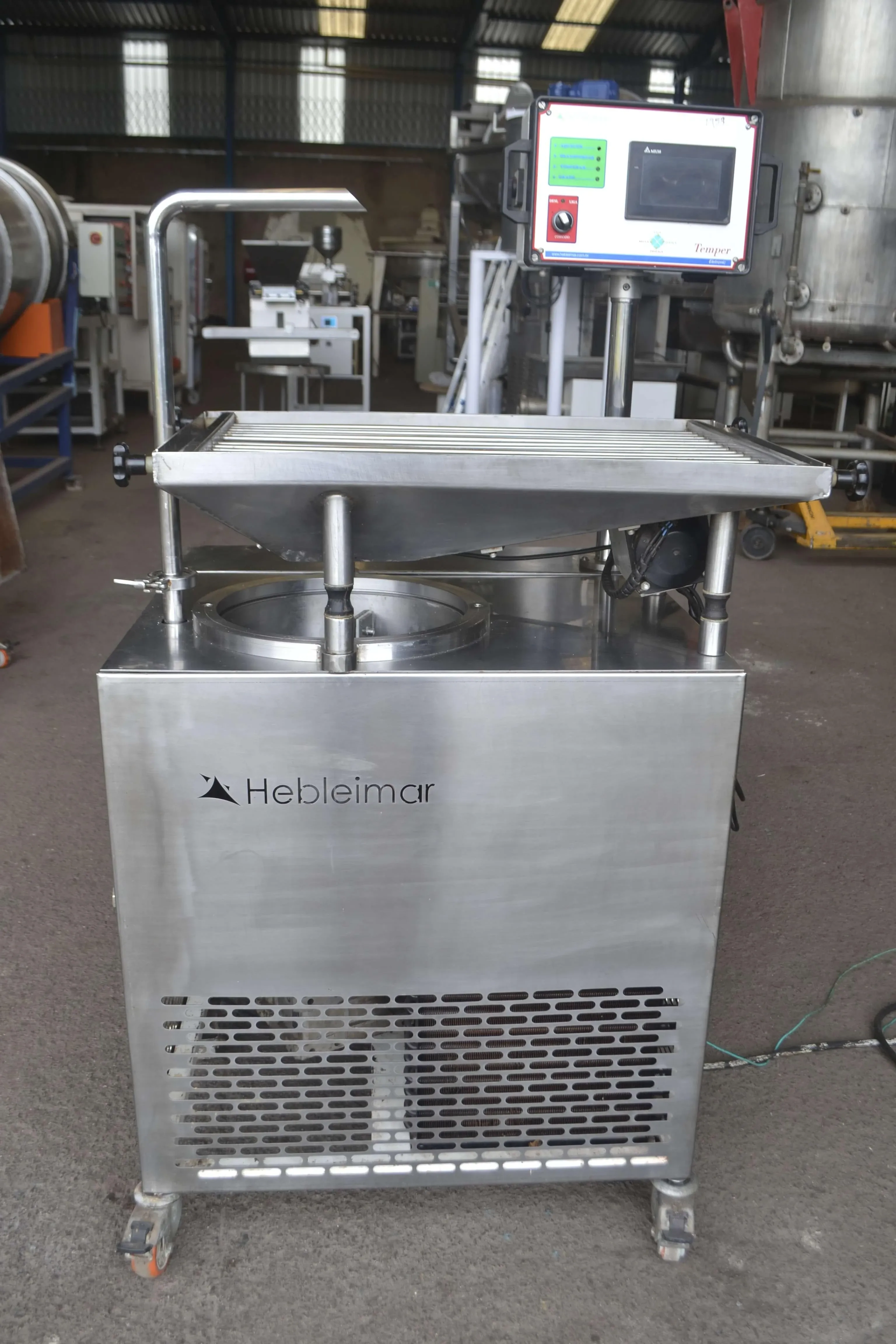 temperadeira-de-chocolate-capacidade-150-kg-h-marca-hebleimar