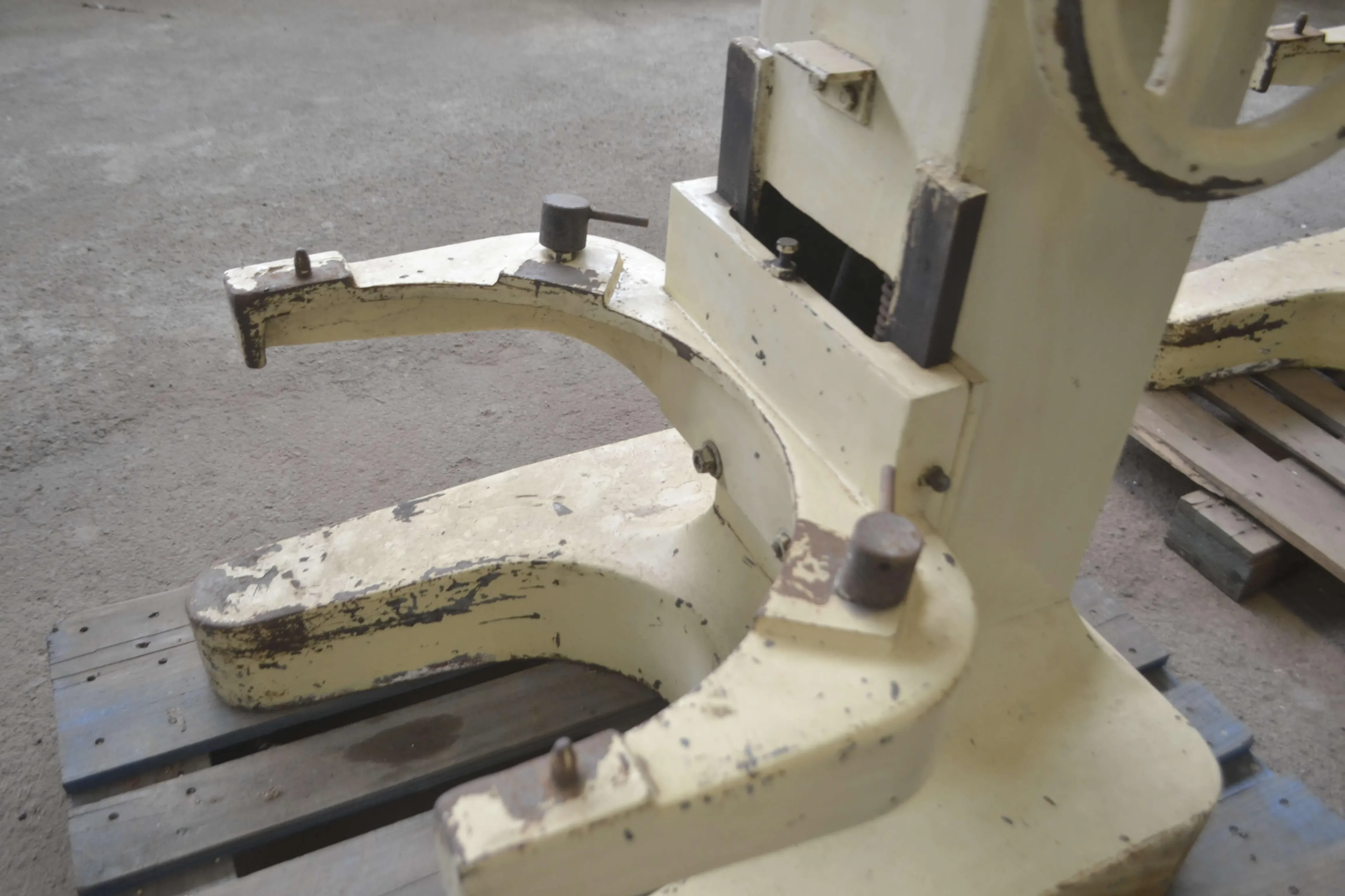 batedeira-capacidade-100-litros-marca-amadio