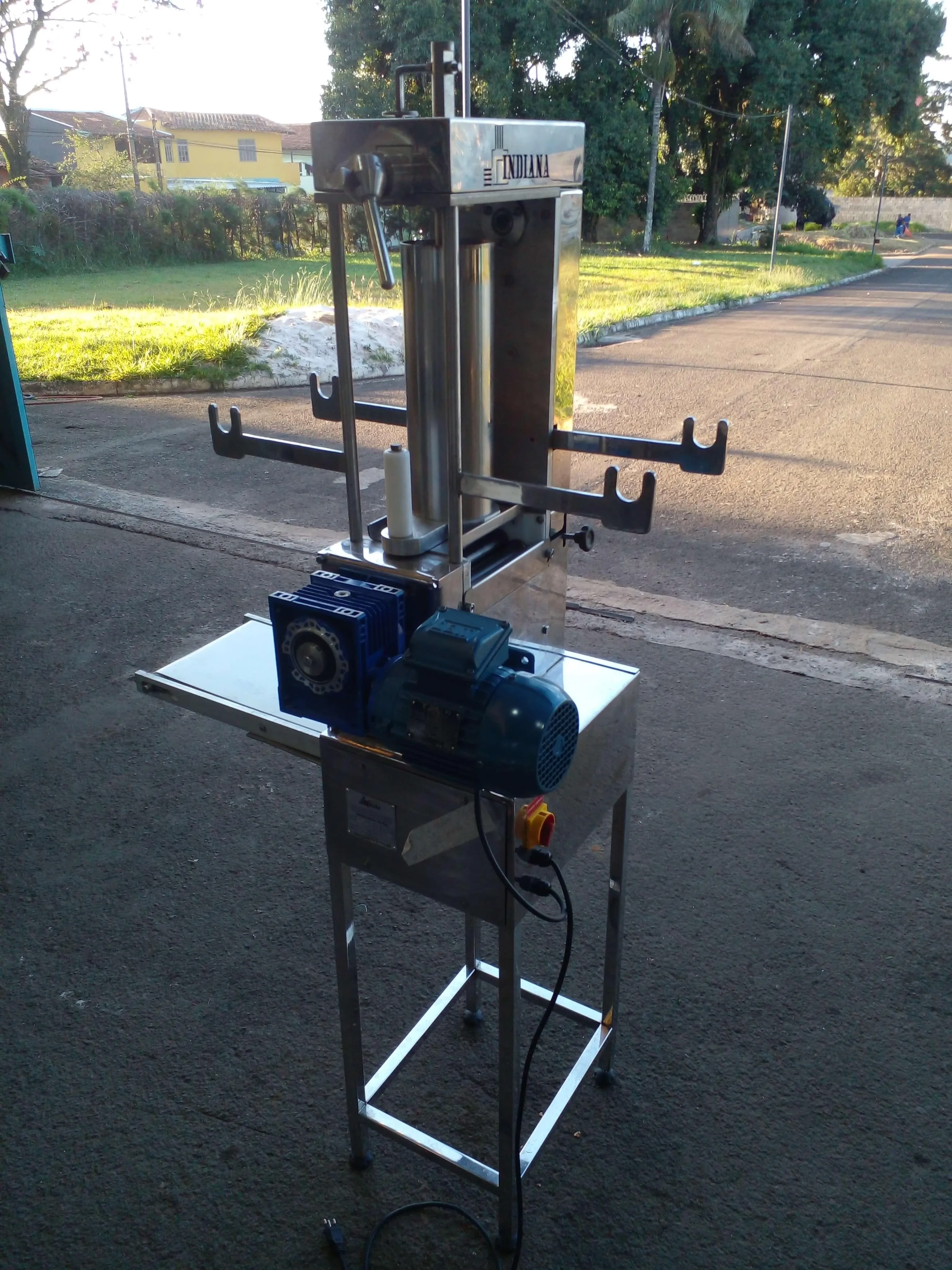 formadora-recheadora-de-pastel-e-ravioli-120-kg-h-marca-indiana