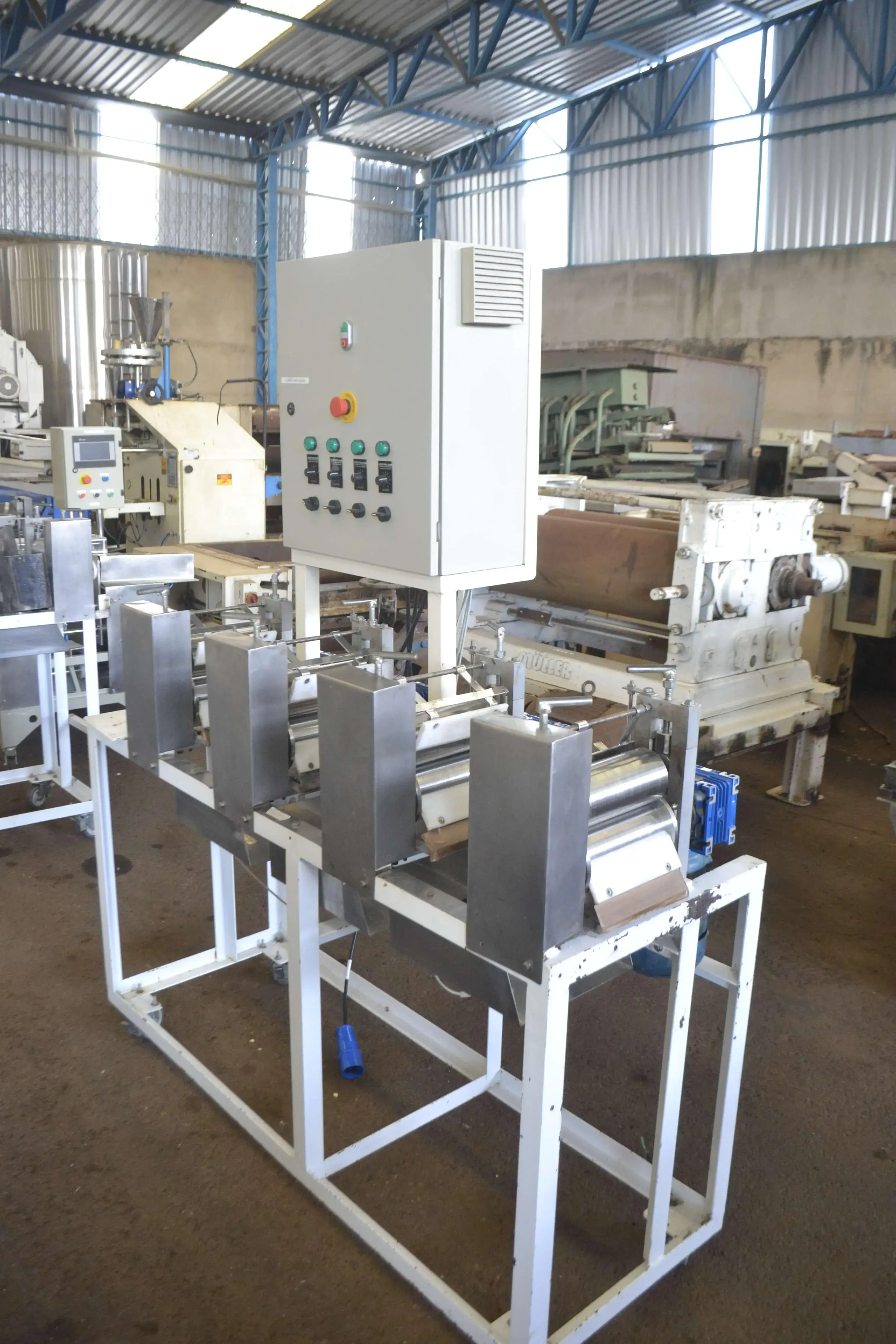 CILINDRO DE ACABAMENTO COM 4 ROLOS DE 200 MM