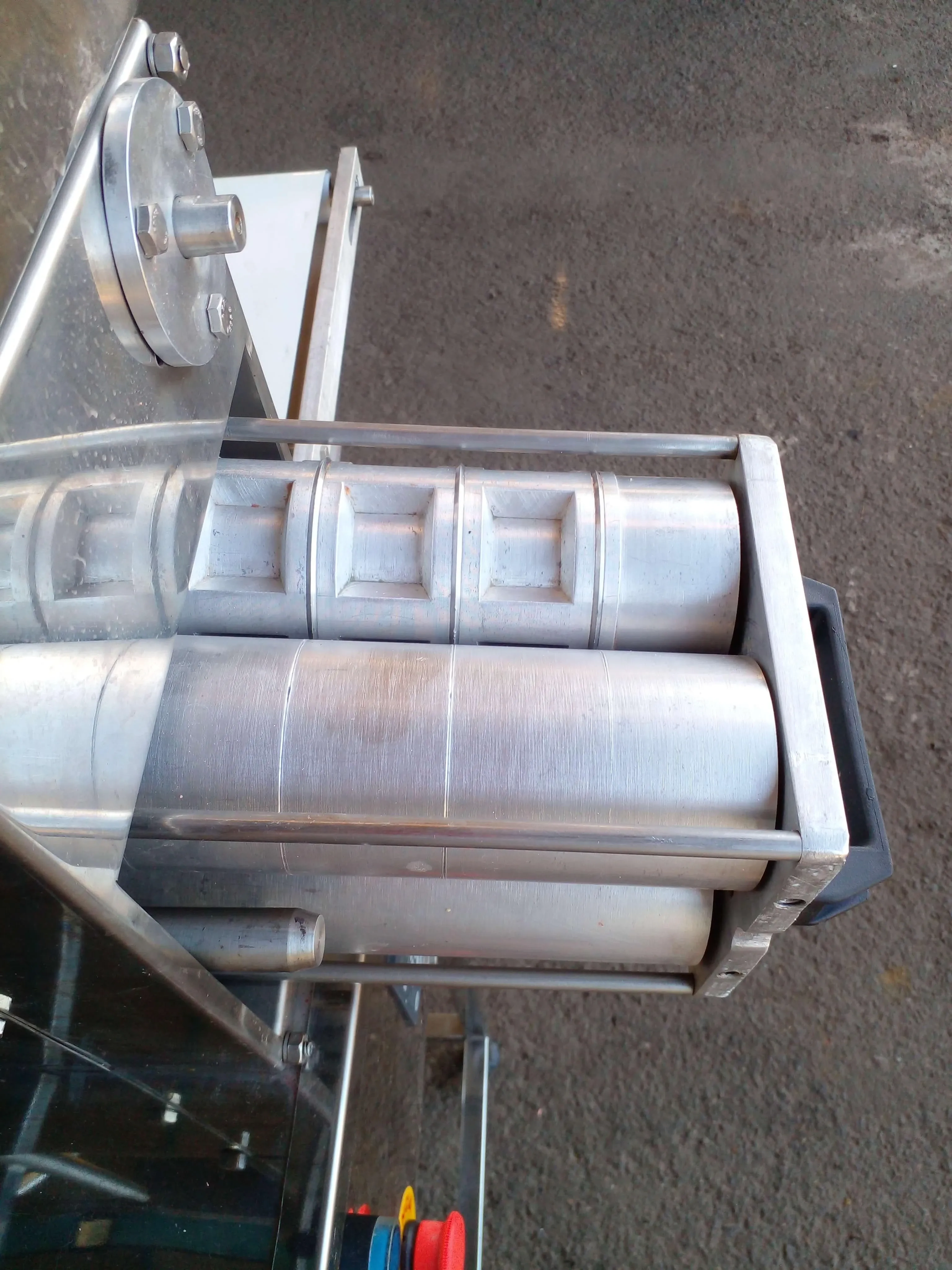 formadora-recheadora-de-pastel-e-ravioli-120-kg-h-marca-indiana