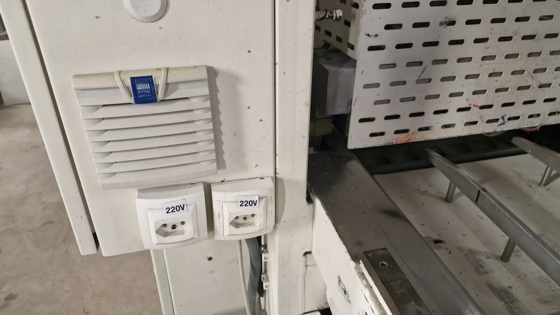 termoformadora-embaladora-blister-selovac-mod-220-plus