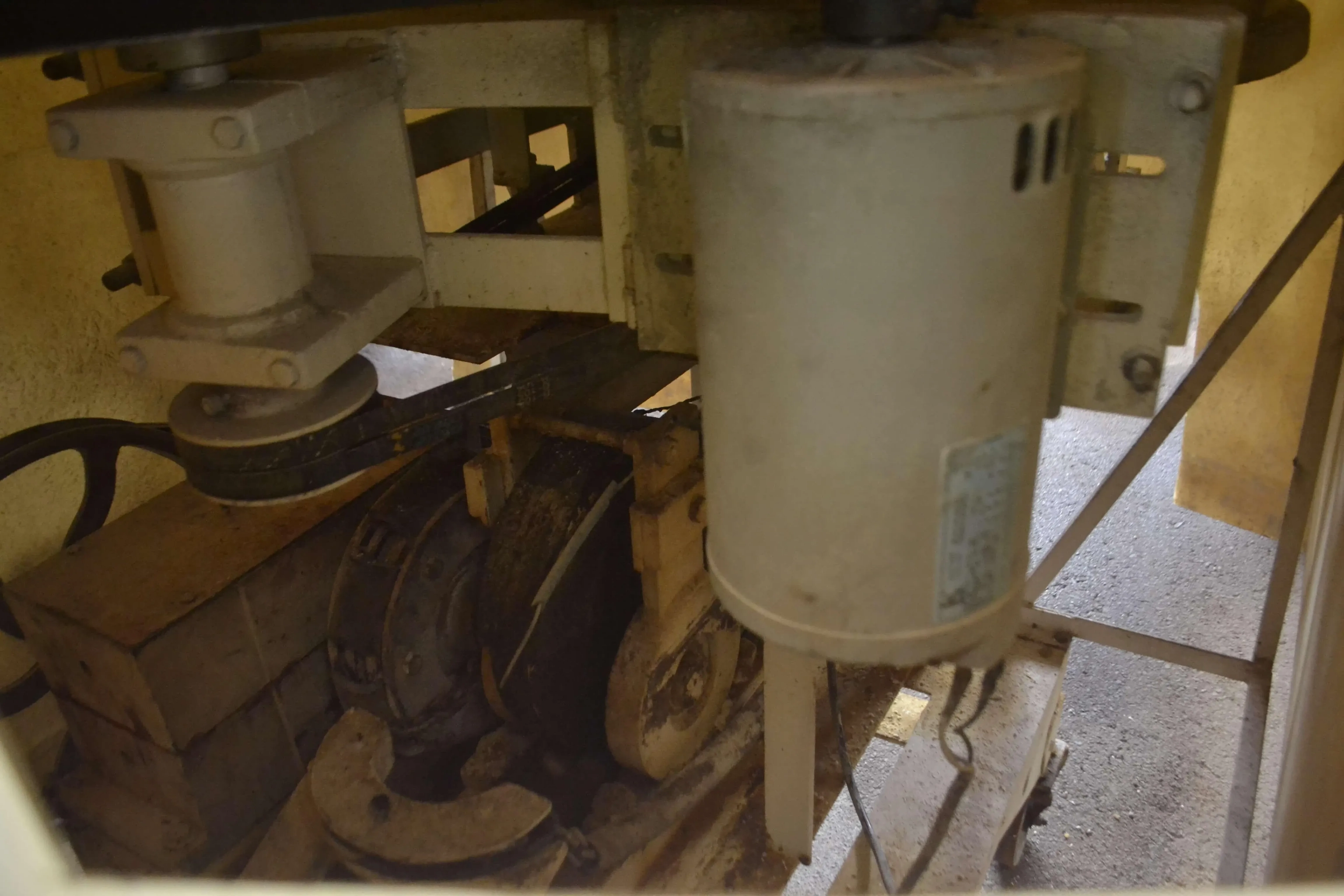 compactadeira-com-masseira-capacidade-100-kh-hora-marca-toshiro