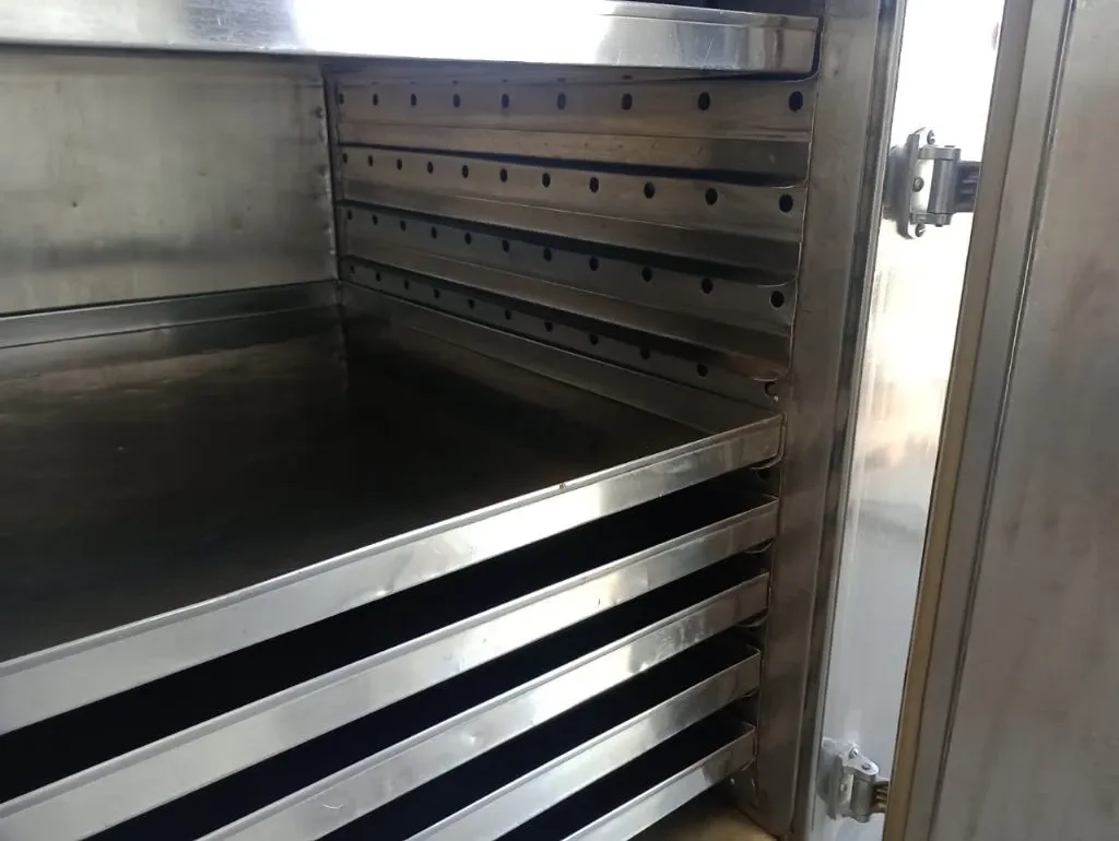 estufa-para-secagem-de-pos-e-granulados-marca-lawes