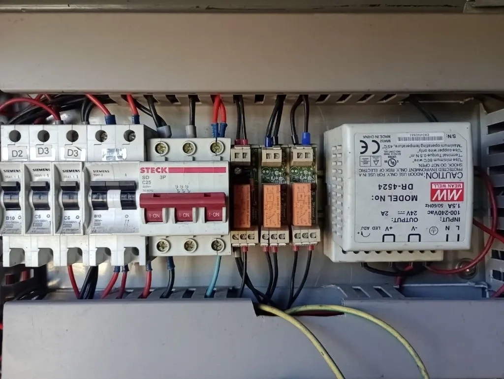 estufa-para-secagem-de-pos-e-granulados-marca-lawes