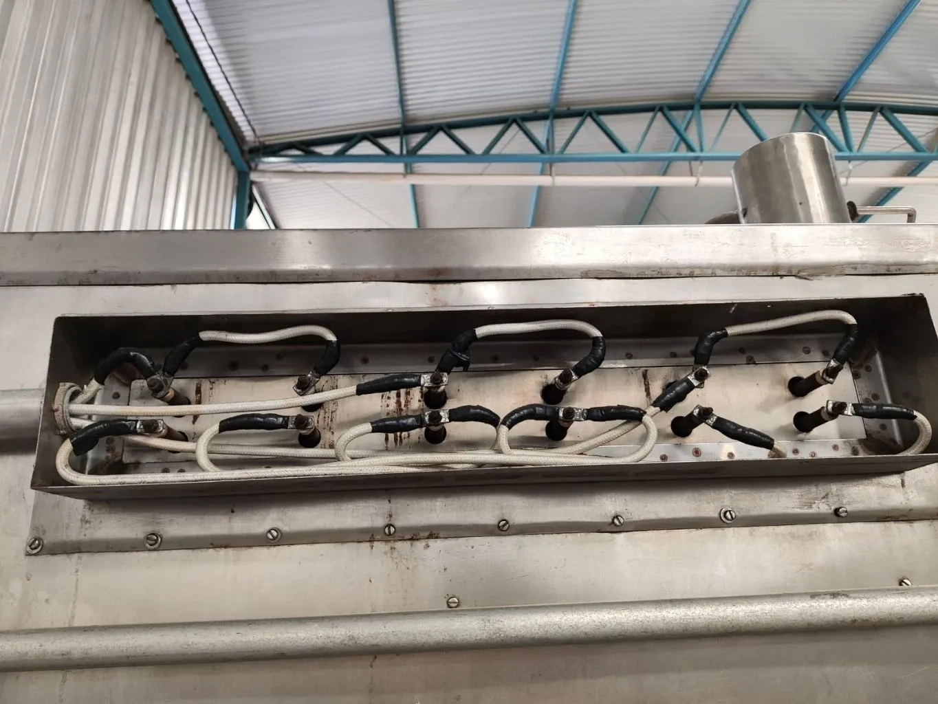 estufa-para-secagem-de-pos-e-granulados-marca-lawes