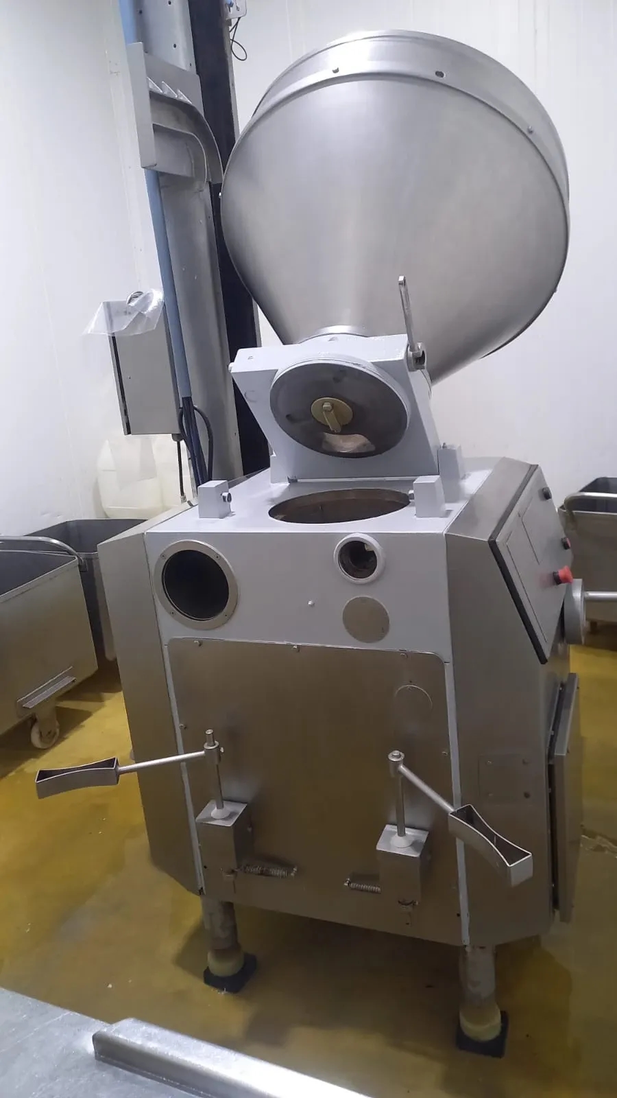 embutideira-automatica-para-producao-de-linguicas-handtmann