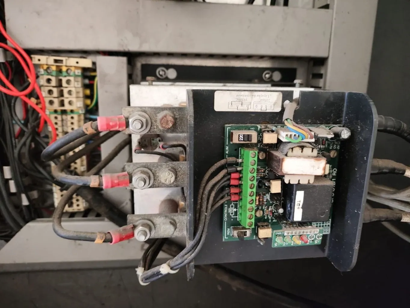 estufa-para-secagem-de-pos-e-granulados-marca-lawes