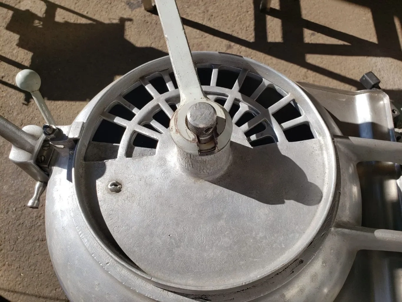 processador-de-alimentos-em-aco-inox-geiger-capacidade-40-litros