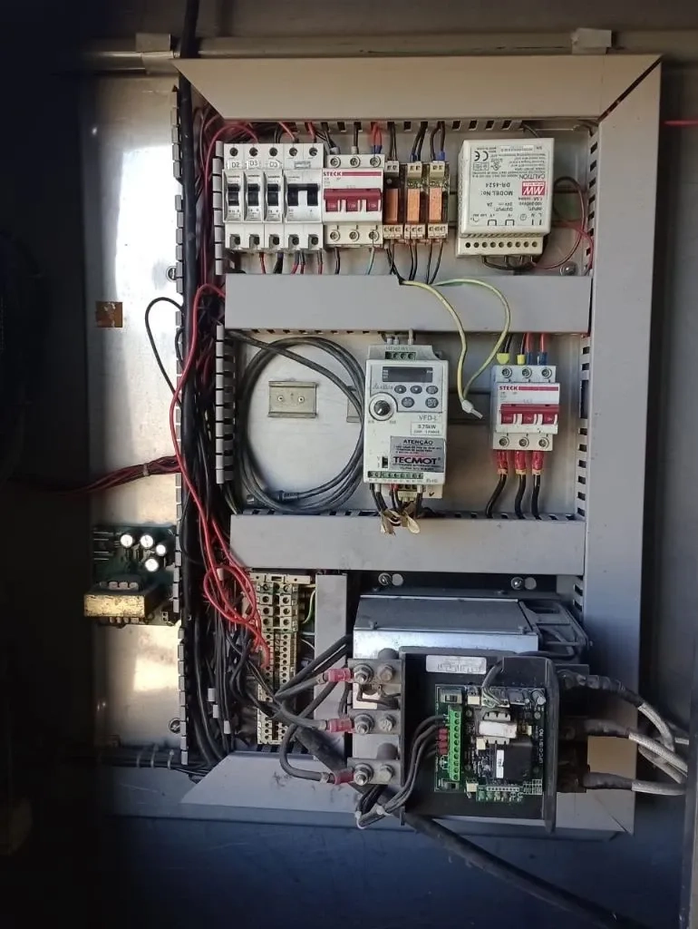 estufa-para-secagem-de-pos-e-granulados-marca-lawes