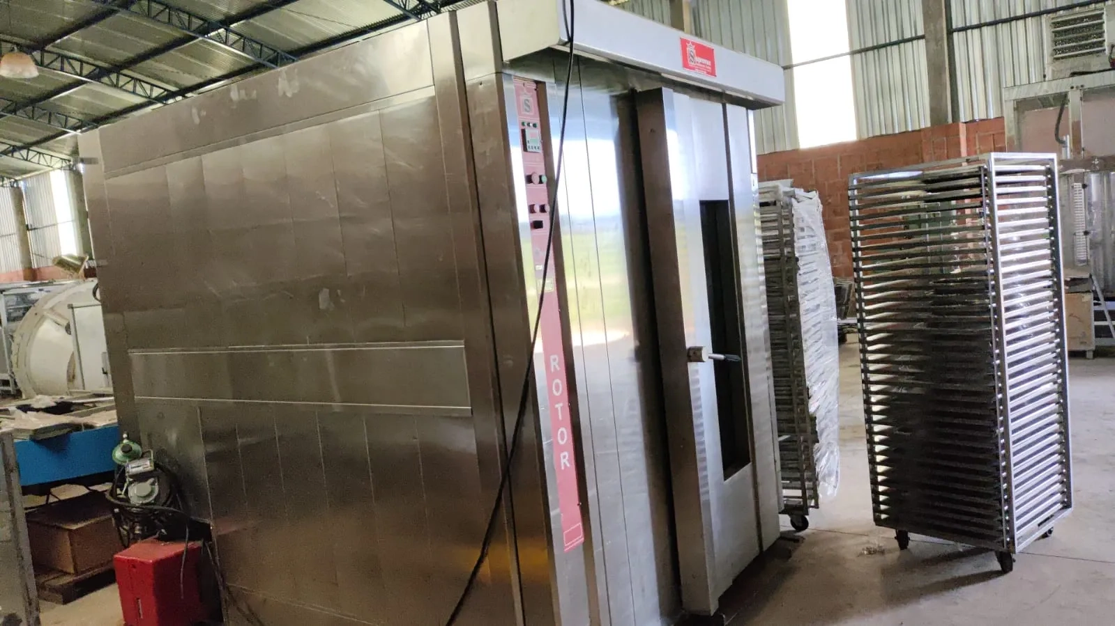 forno-rotativo-a-gas-em-inox-com-carrinho-duplo-marca-supremax