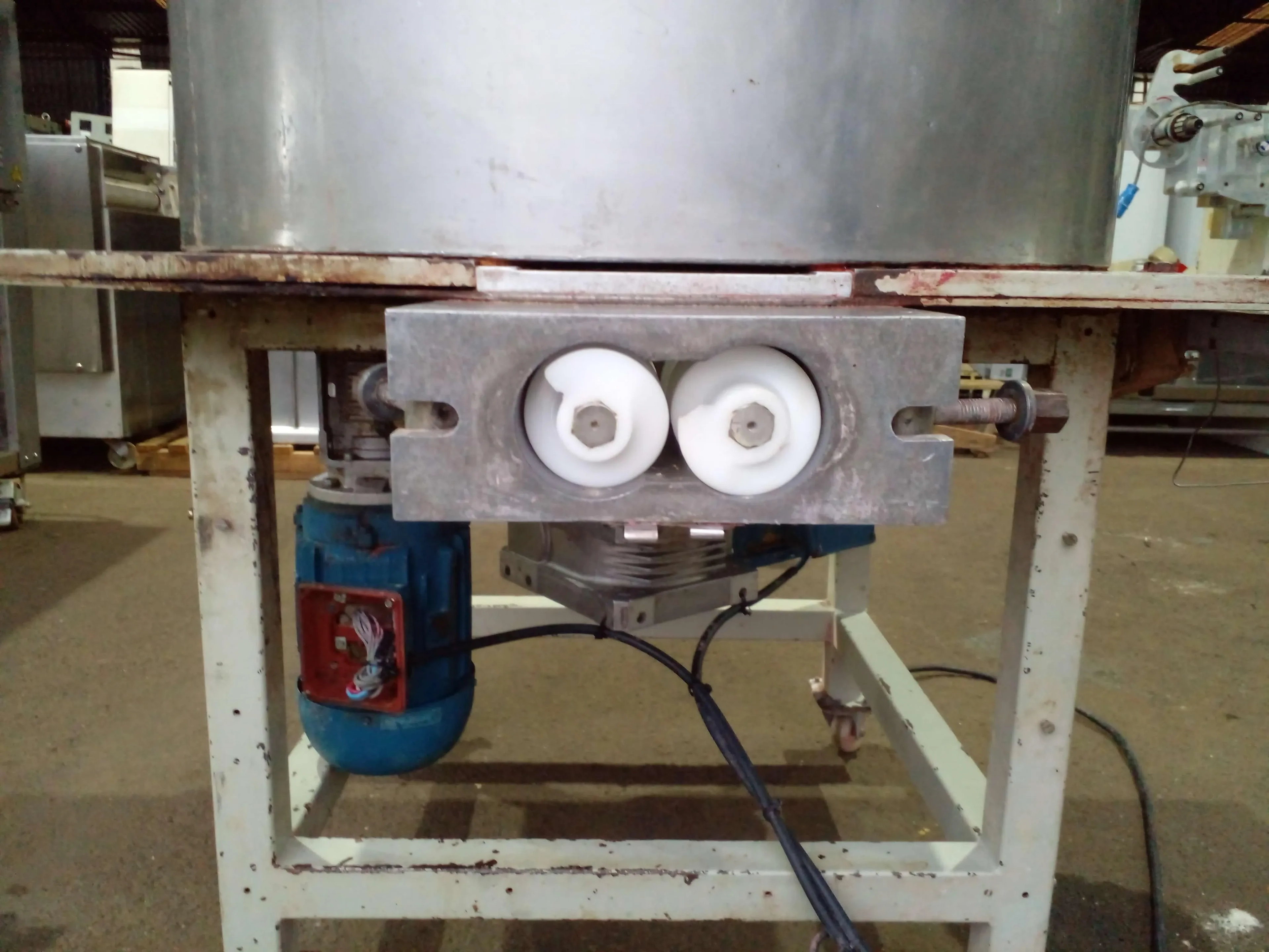 compactadeira-com-masseira-continua-capacidade-150-kg-h-marca-braslaer