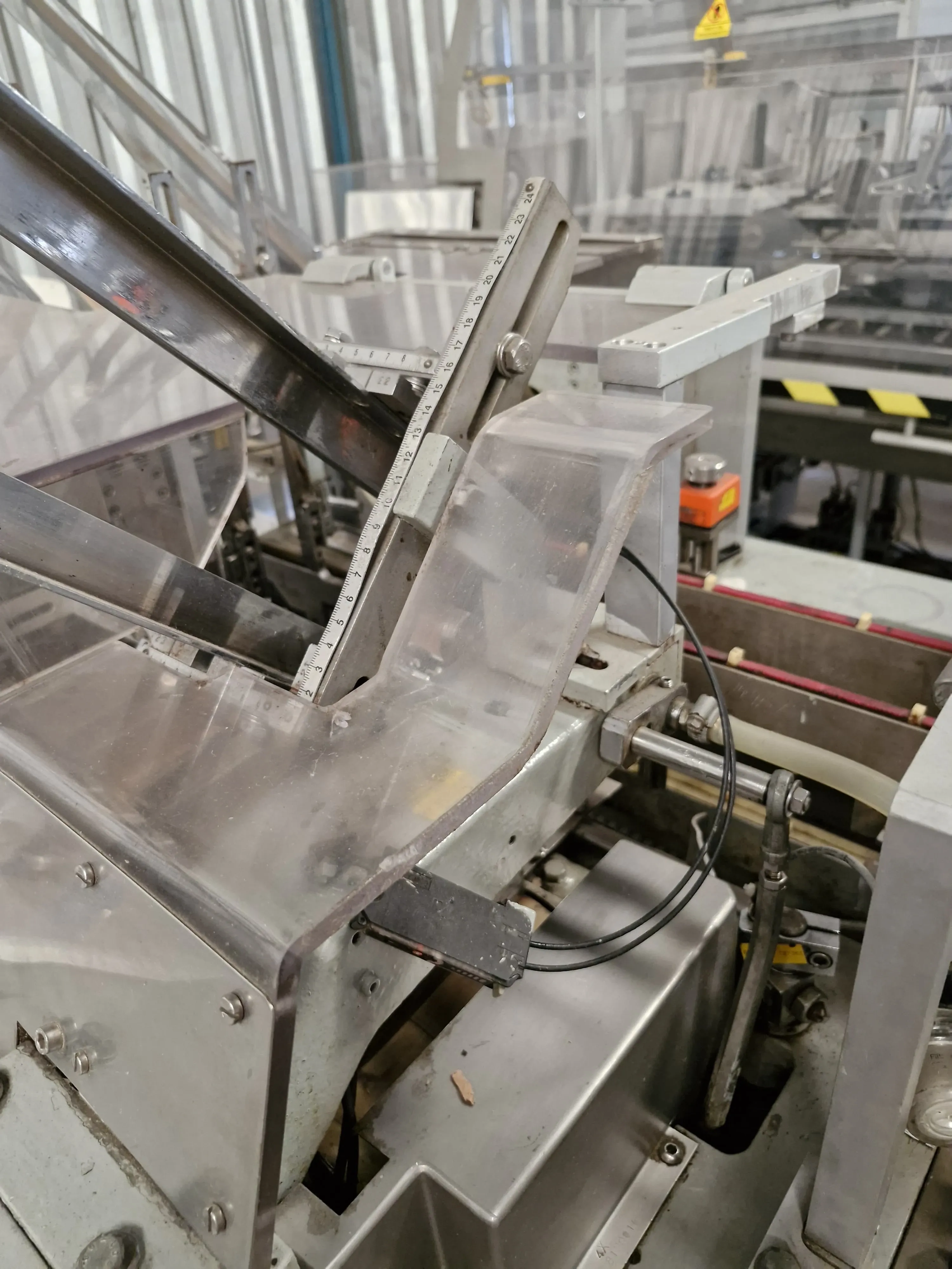 encartuchadeira-horizontal-automatica-para-frascos-plasticos-vidros-com-bula-marca-ima