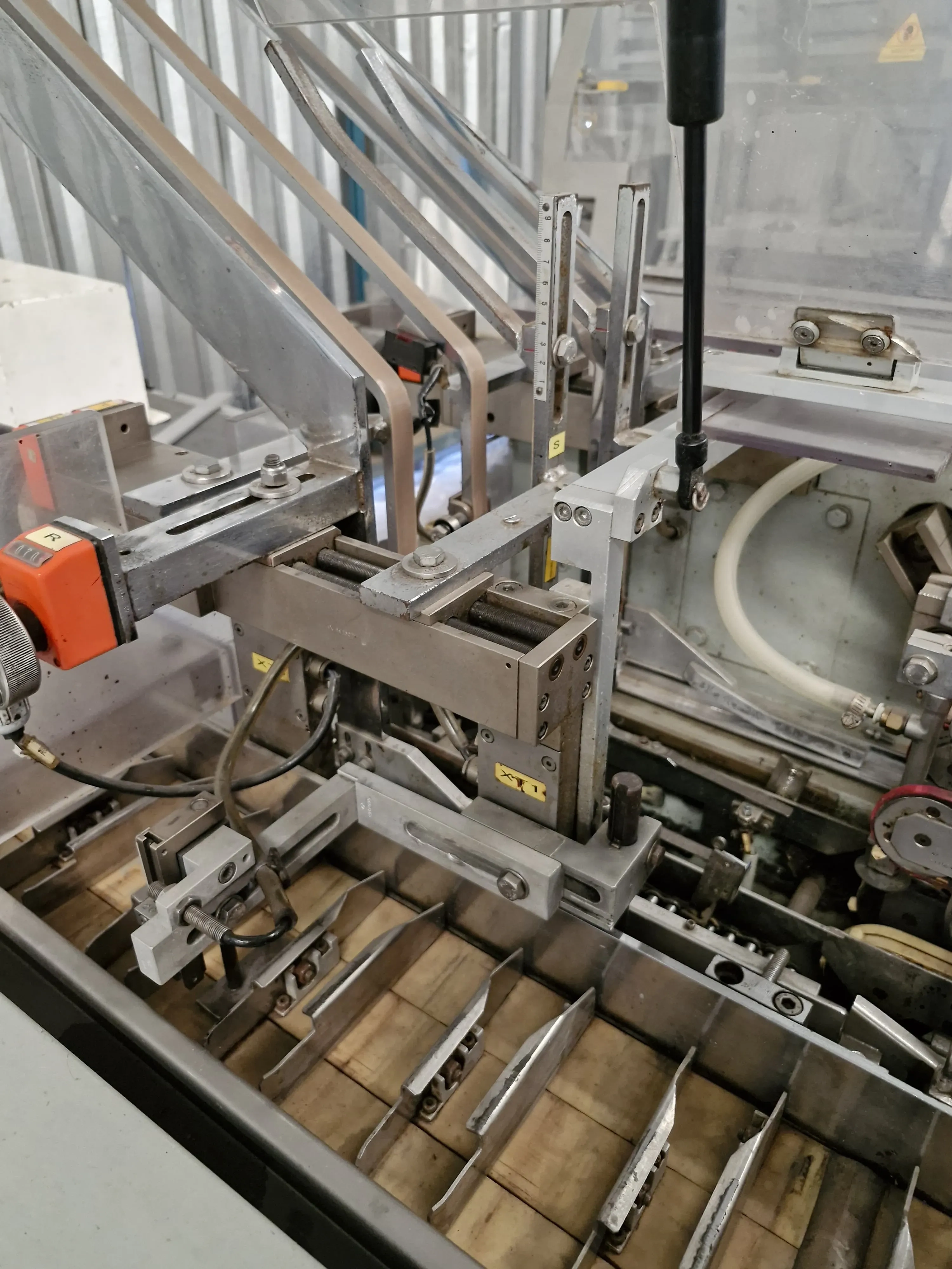 encartuchadeira-horizontal-automatica-para-frascos-plasticos-vidros-com-bula-marca-ima