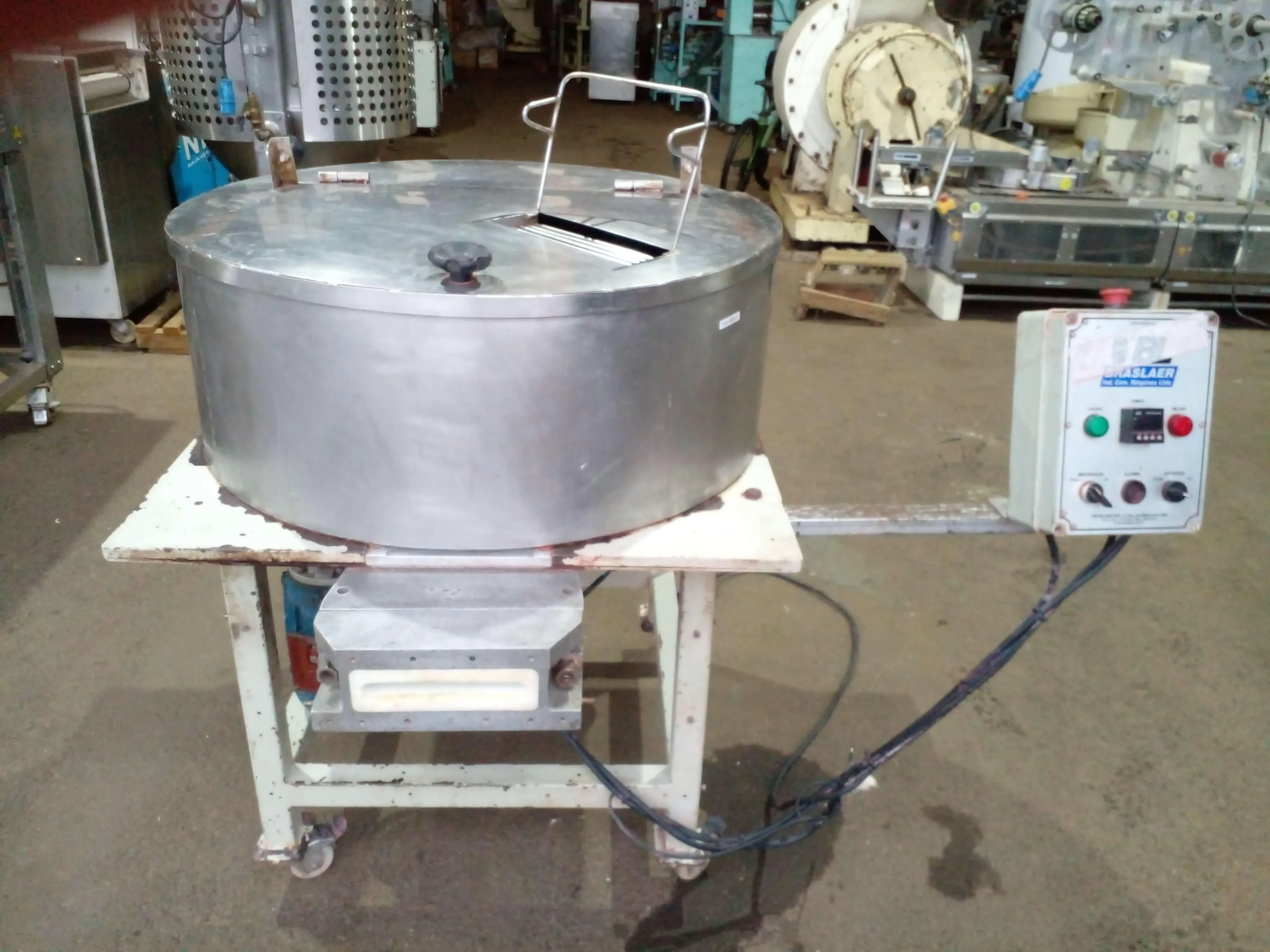 compactadeira-com-masseira-continua-capacidade-150-kg-h-marca-braslaer