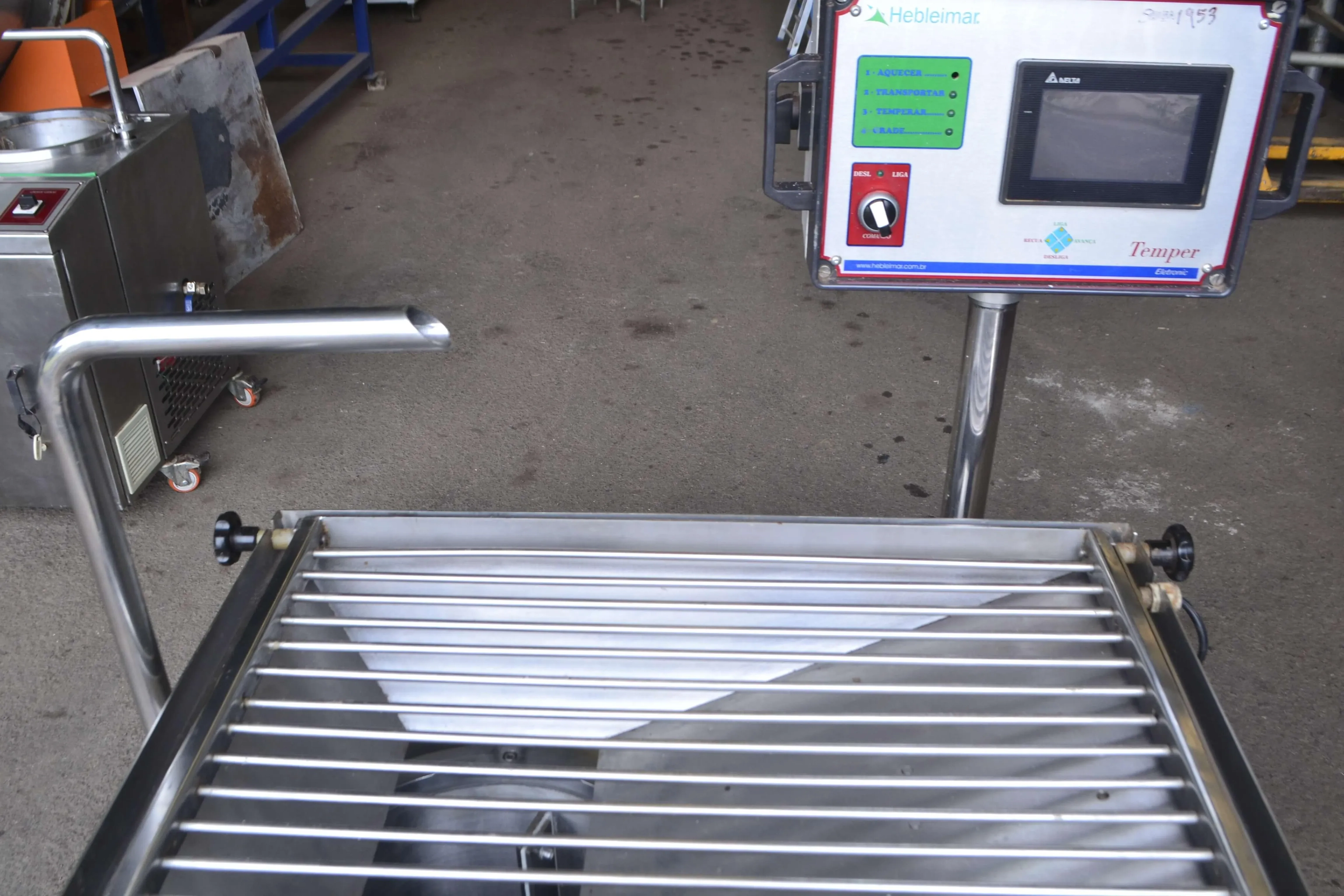 temperadeira-de-chocolate-capacidade-150-kg-h-marca-hebleimar