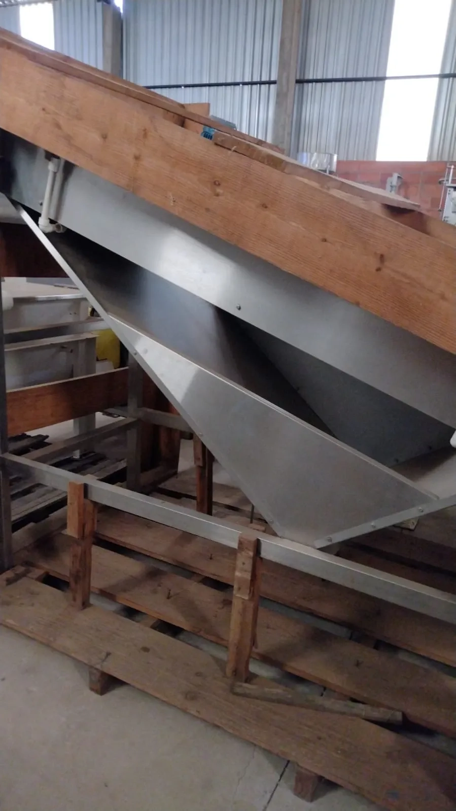 descascadora-e-classificadora-de-camarao-e-frutos-do-mar-marca-rs-maquinas-e-equipamentos-industriais-ltda