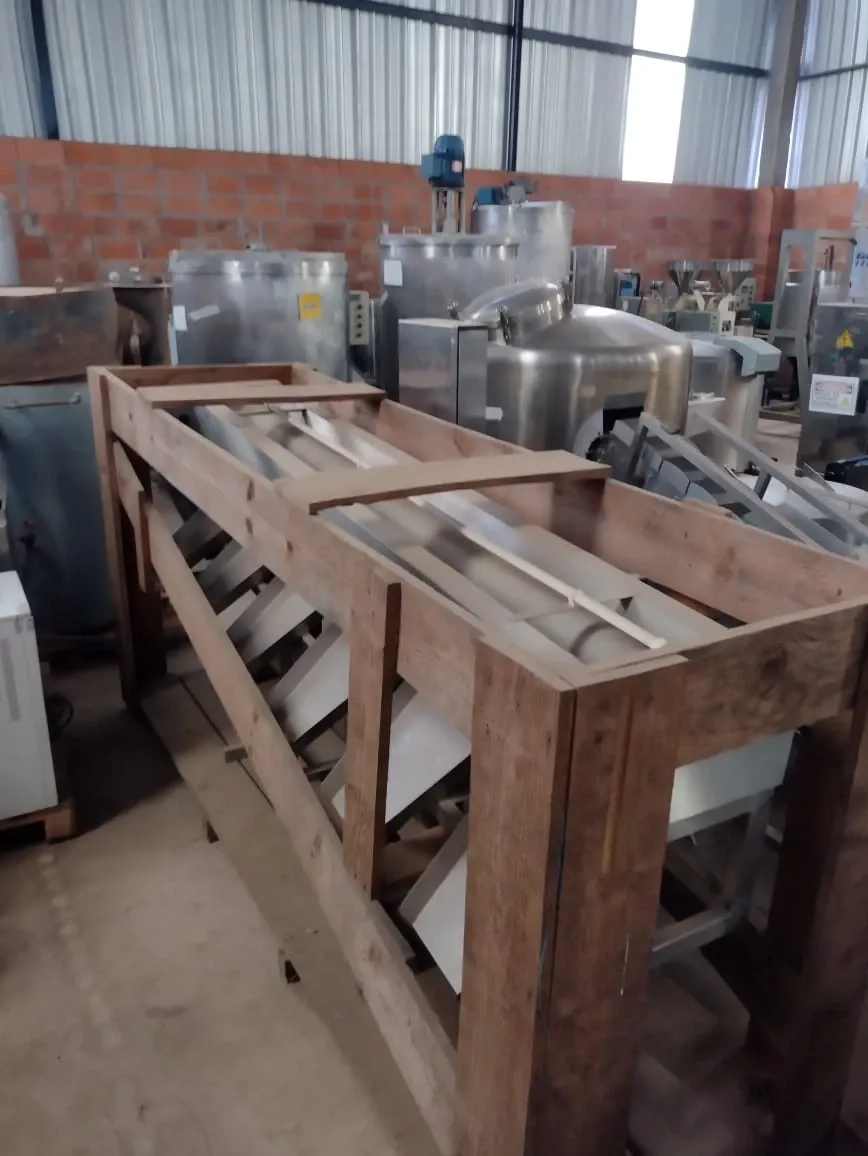 descascadora-e-classificadora-de-camarao-e-frutos-do-mar-marca-rs-maquinas-e-equipamentos-industriais-ltda