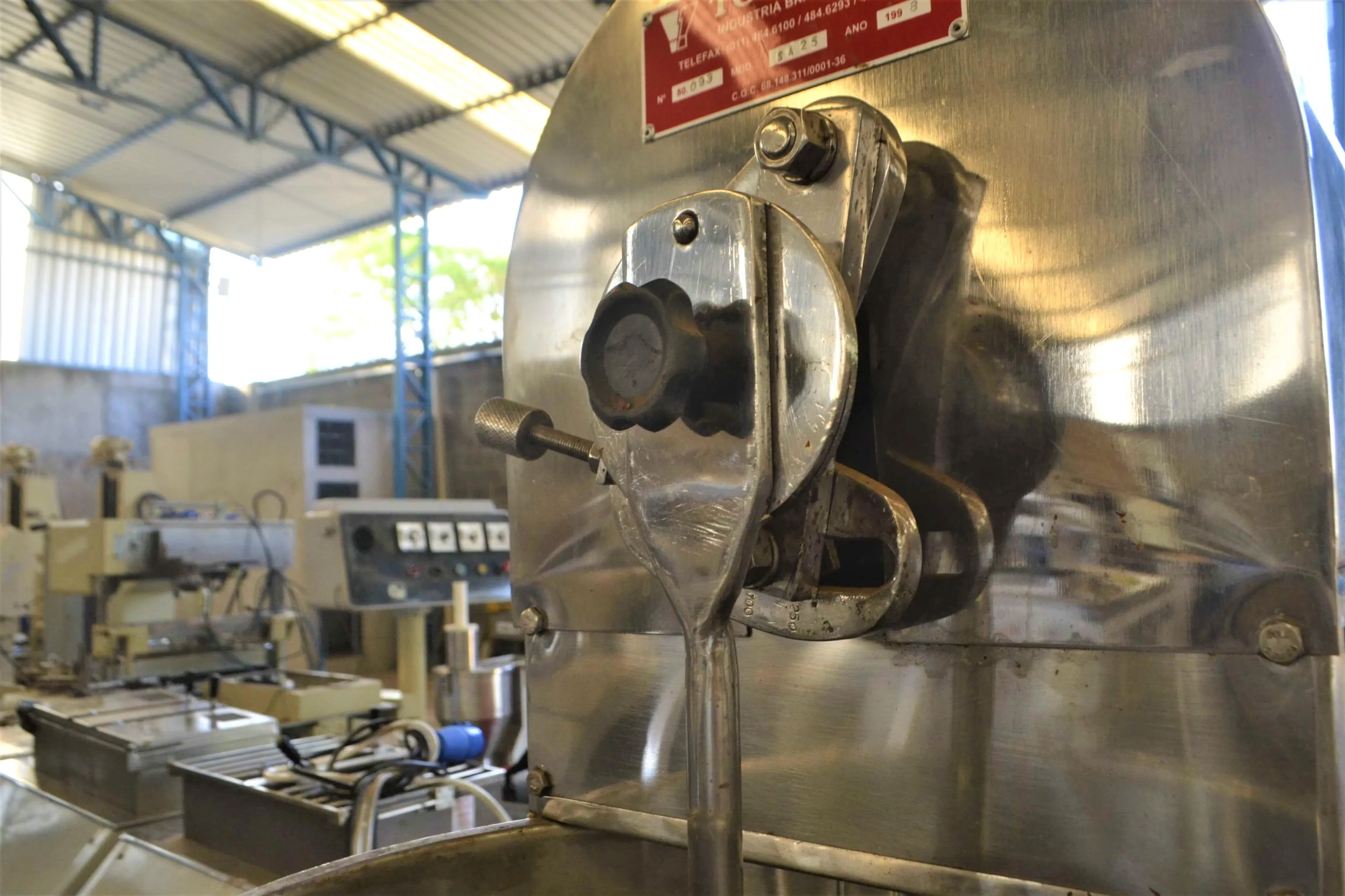 dosador-vertical-de-liquidos-e-pastosos-capacidade-25-litros-hora-marca-tortugan