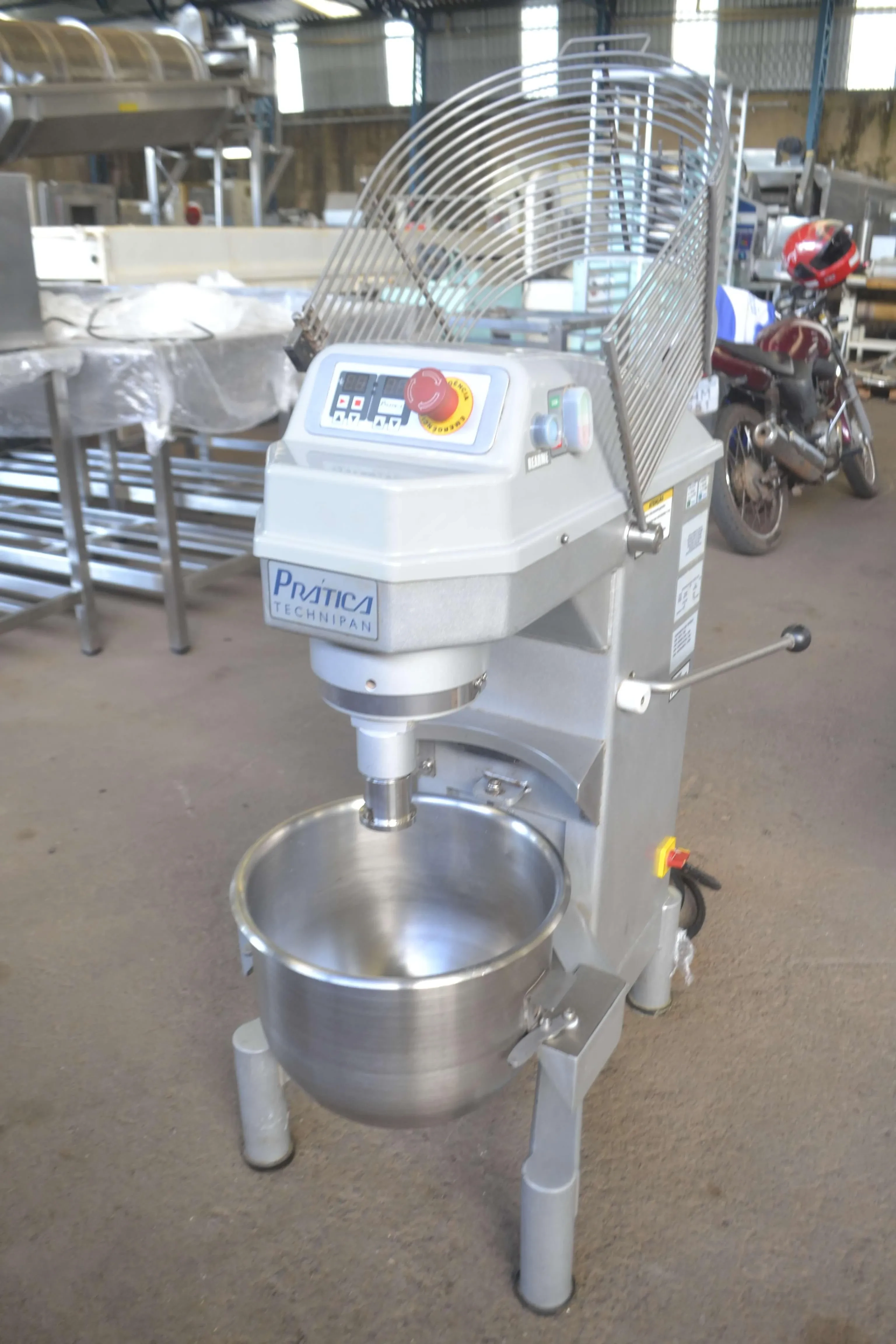 batedeira-planetaria-18-litros-marca-pratica-klimaquip