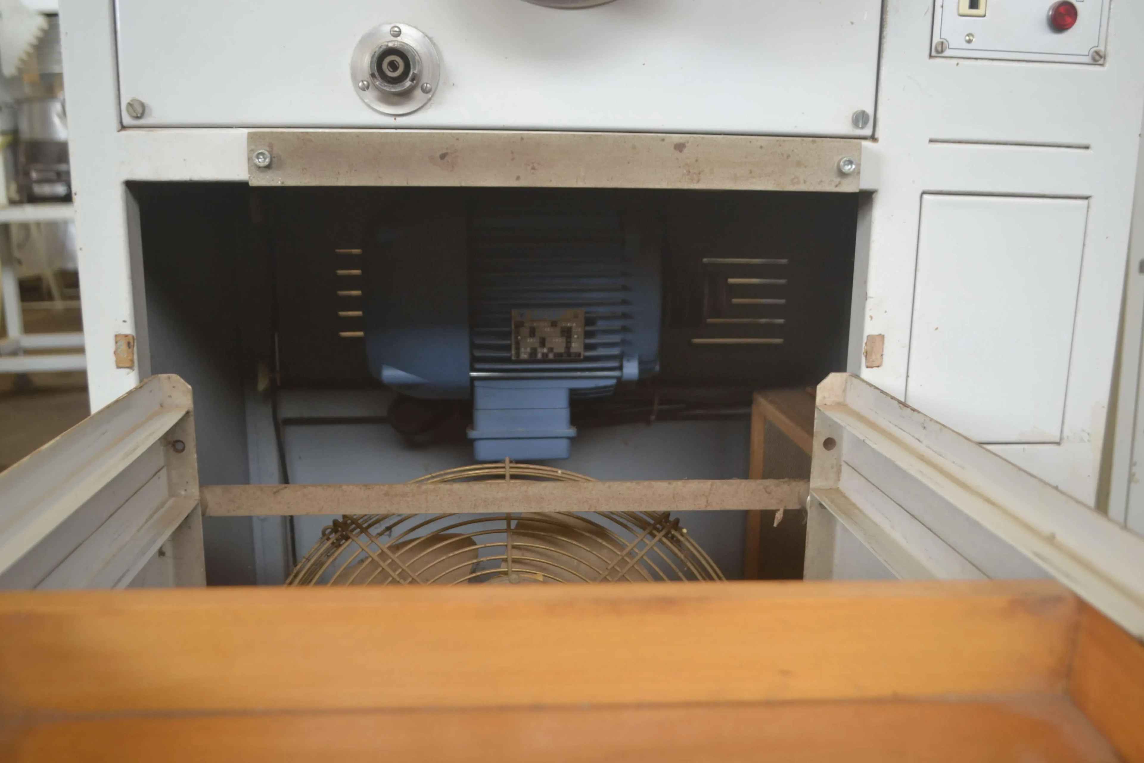 masseira-esfolhadeira-e-extrusora-capacidade-25-kg-hora-marca-pama-roma