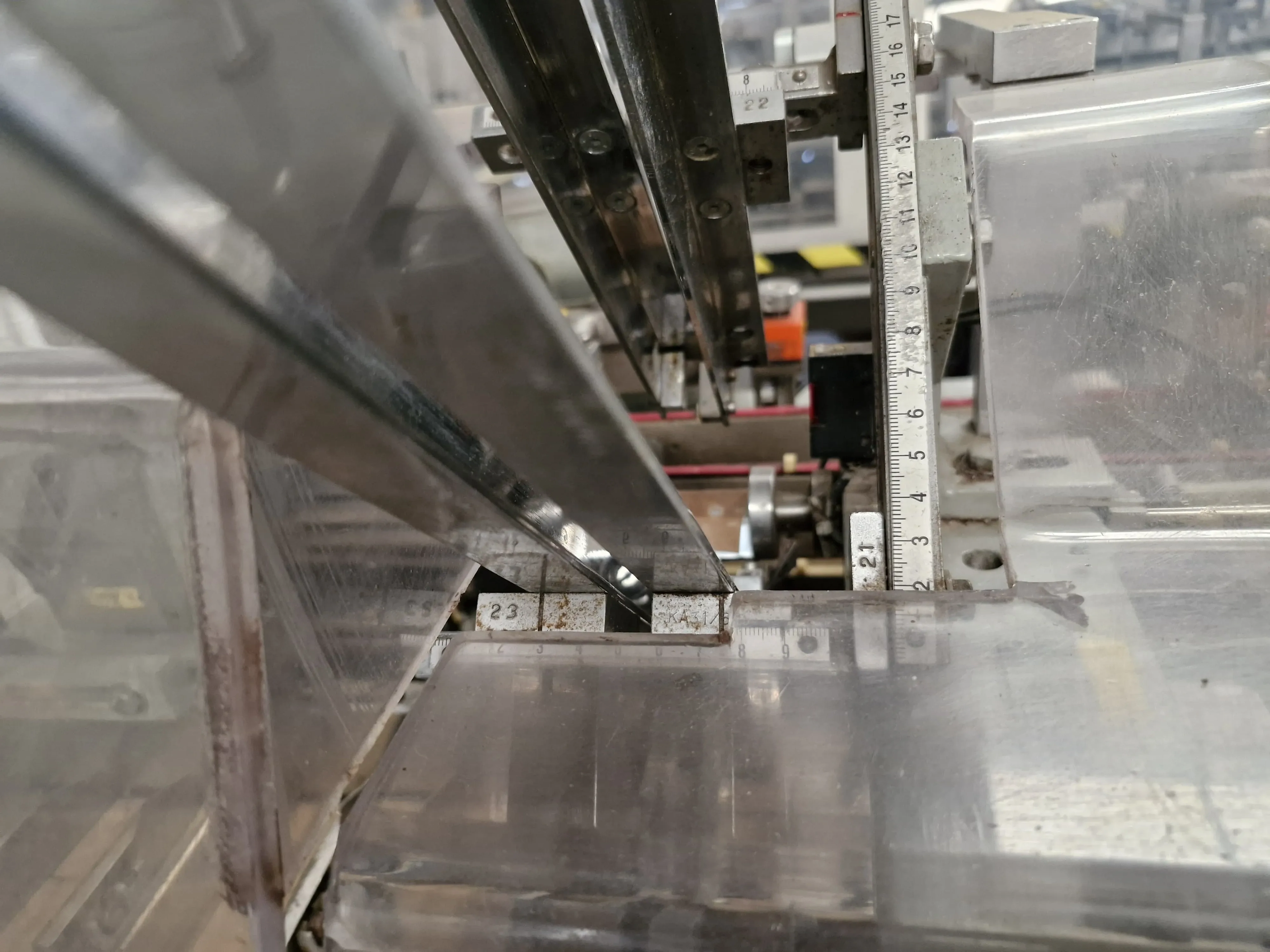 encartuchadeira-horizontal-automatica-para-frascos-plasticos-vidros-com-bula-marca-ima