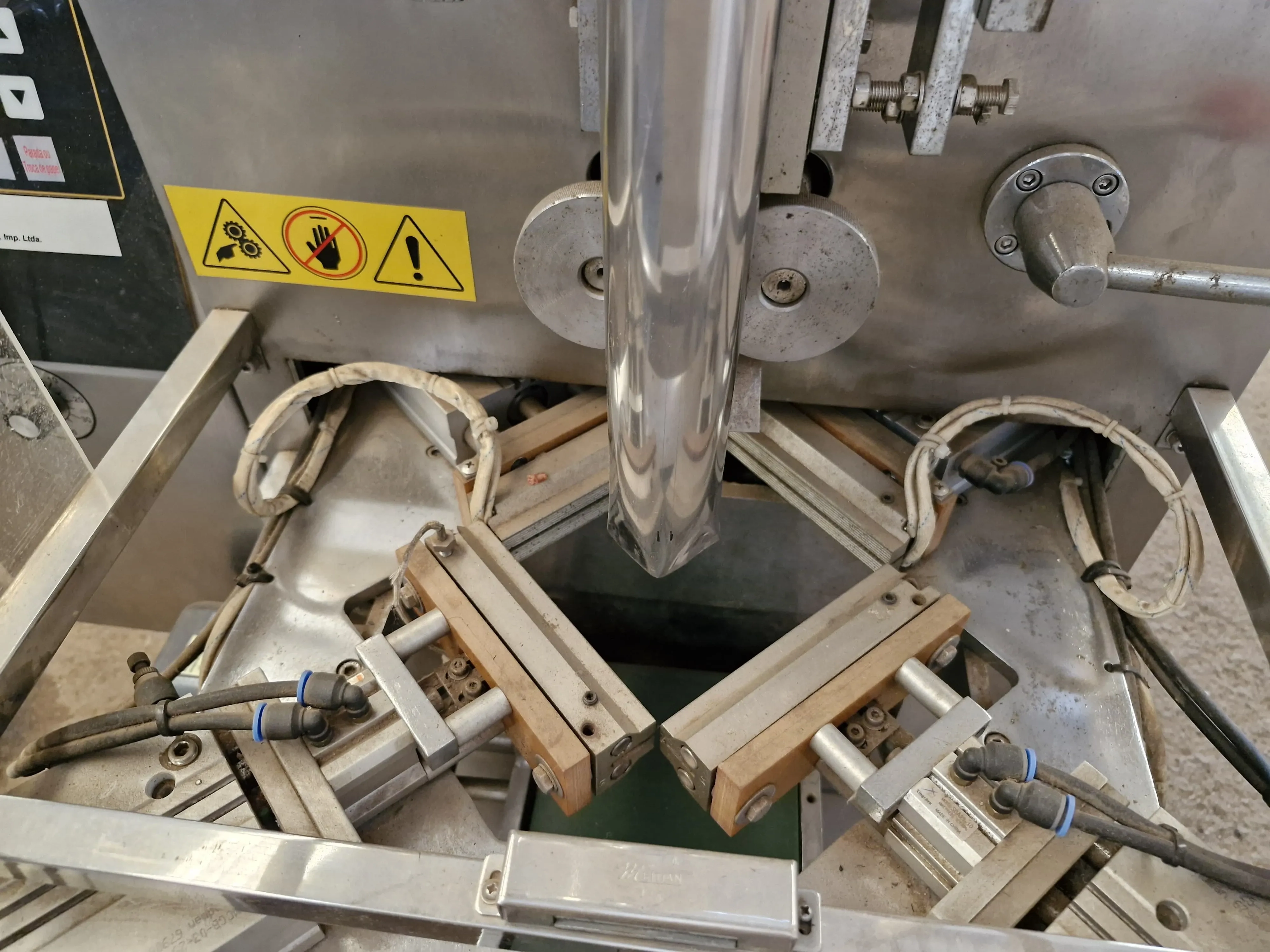 embaladora-vertical-para-graos-formato-piramidal