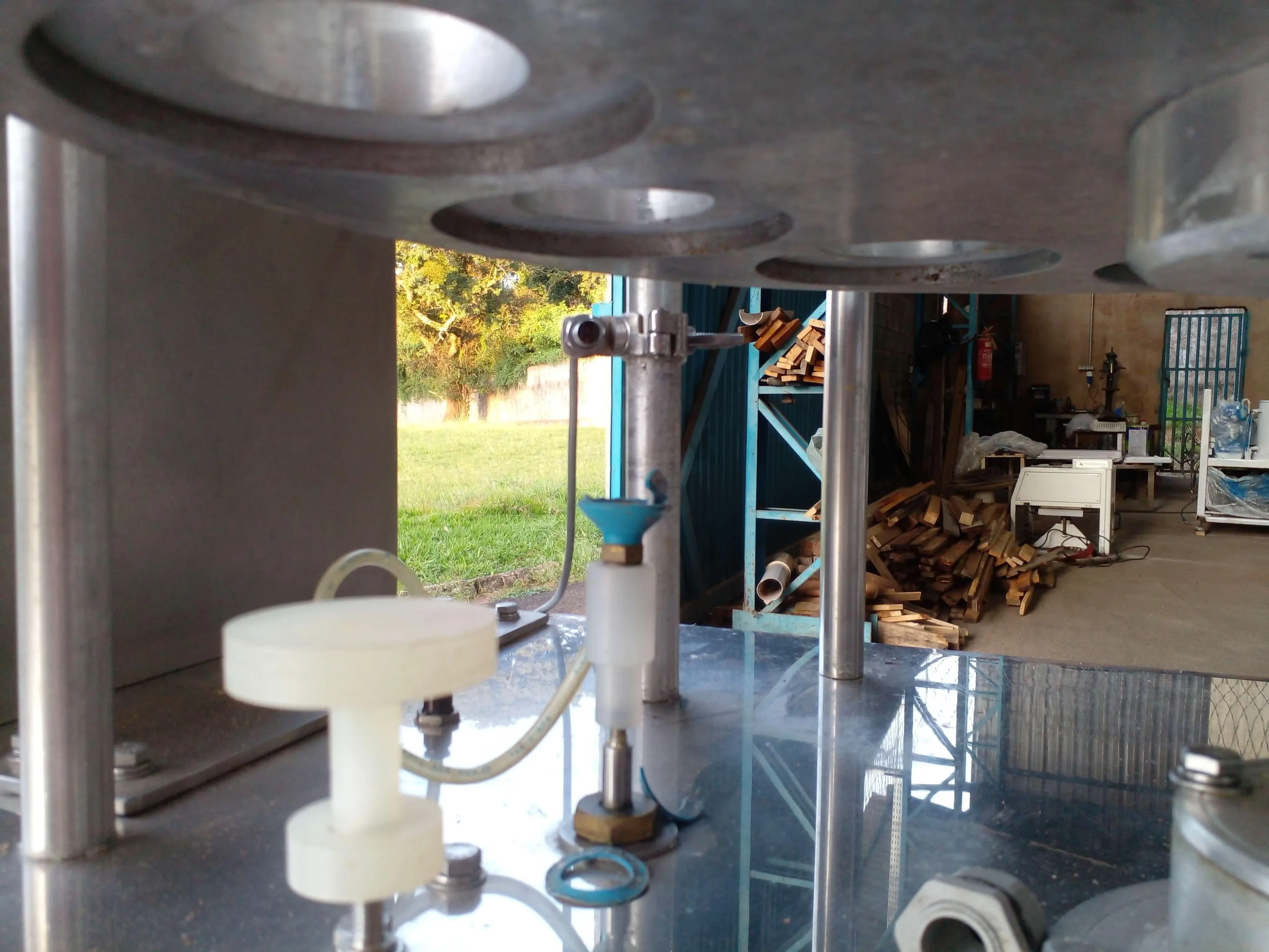 envasadora-semi-automatica-para-potes-marca-mirainox