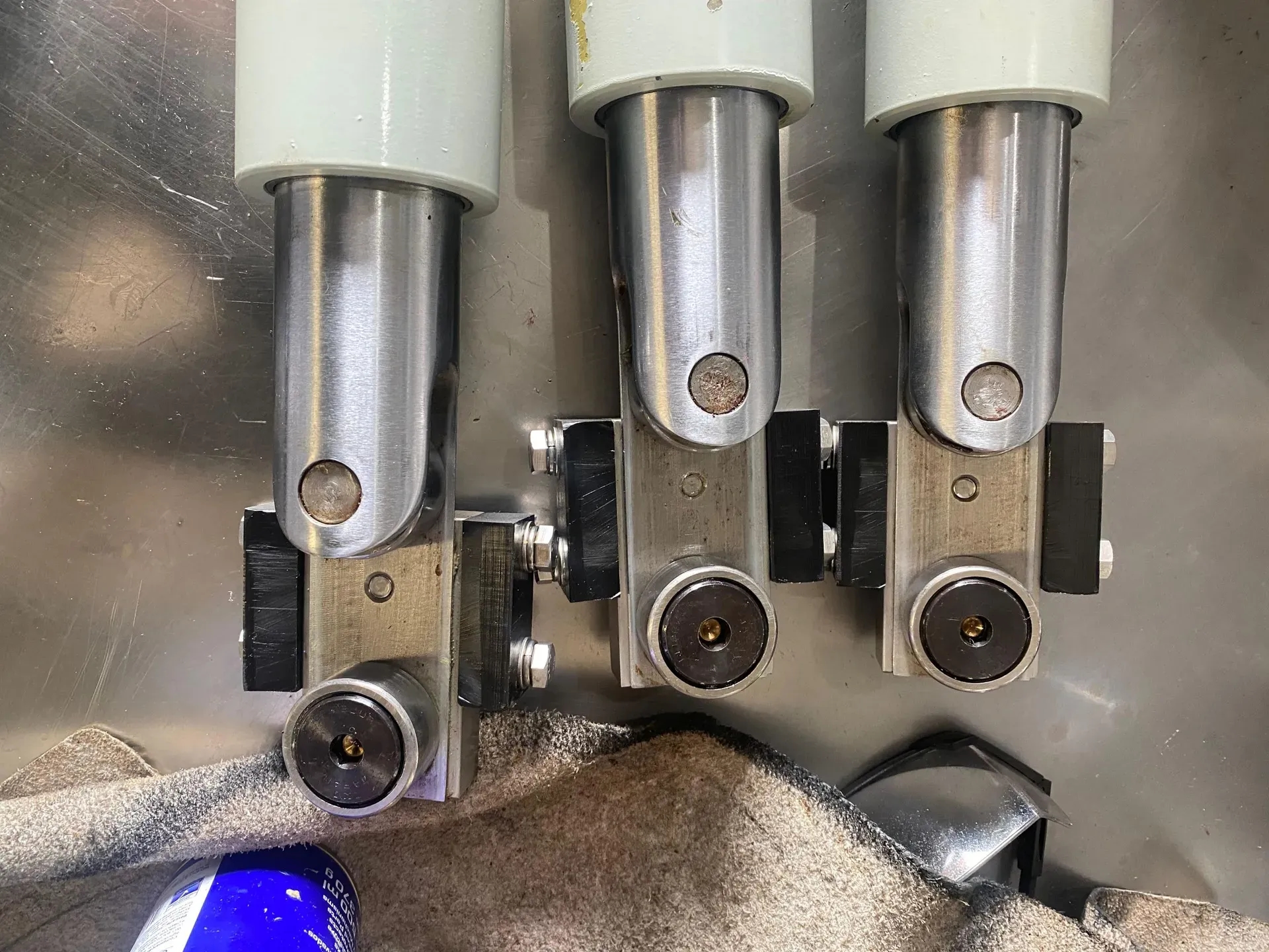 envasadora-com-tampadora-rotativa-bombonas-galoes-de-1-a-5-litros-marca-vinox-zegla